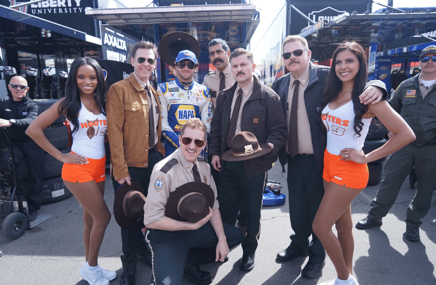 Super Troopers Hooters Cropped (2)