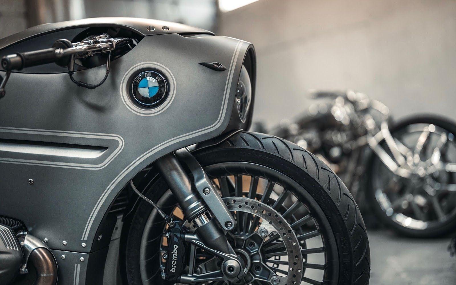 Zillers Garage BMW R9T (1) Mikhail Smolânovym of Moscow's Zillers Garage teamed up with John Red Design to turn a BMW R NineT in to a menacing metal masterpiece that's straight out of a sci-fi flick.