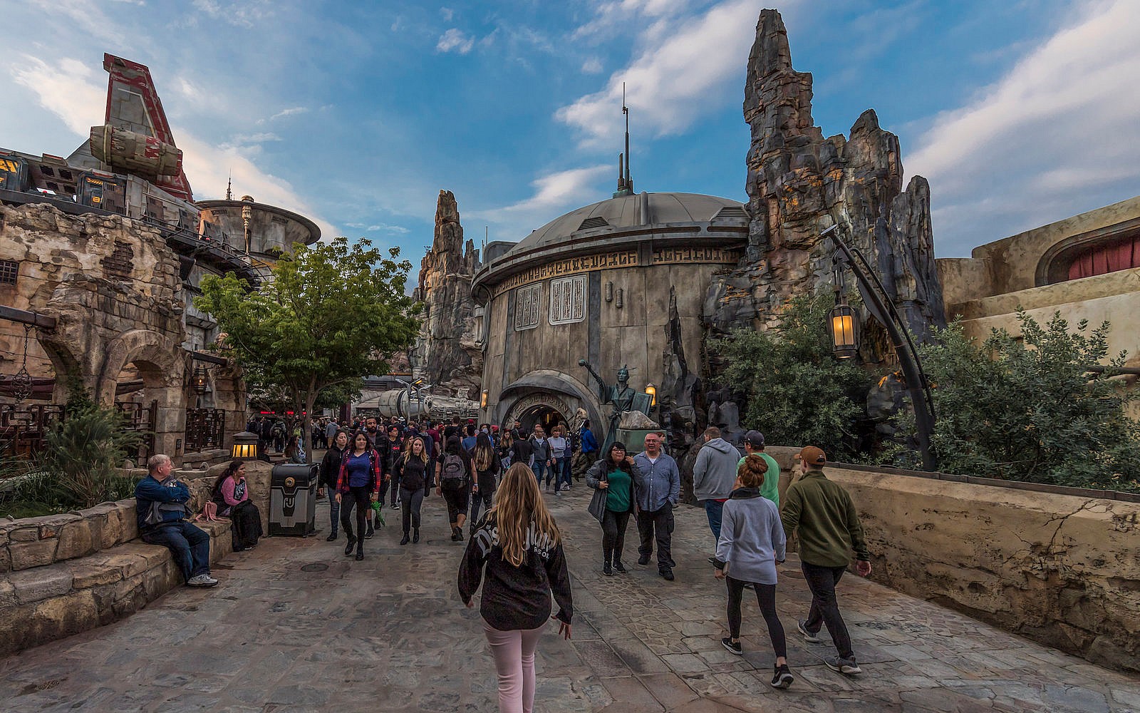 disneyland-star-wars-land-1