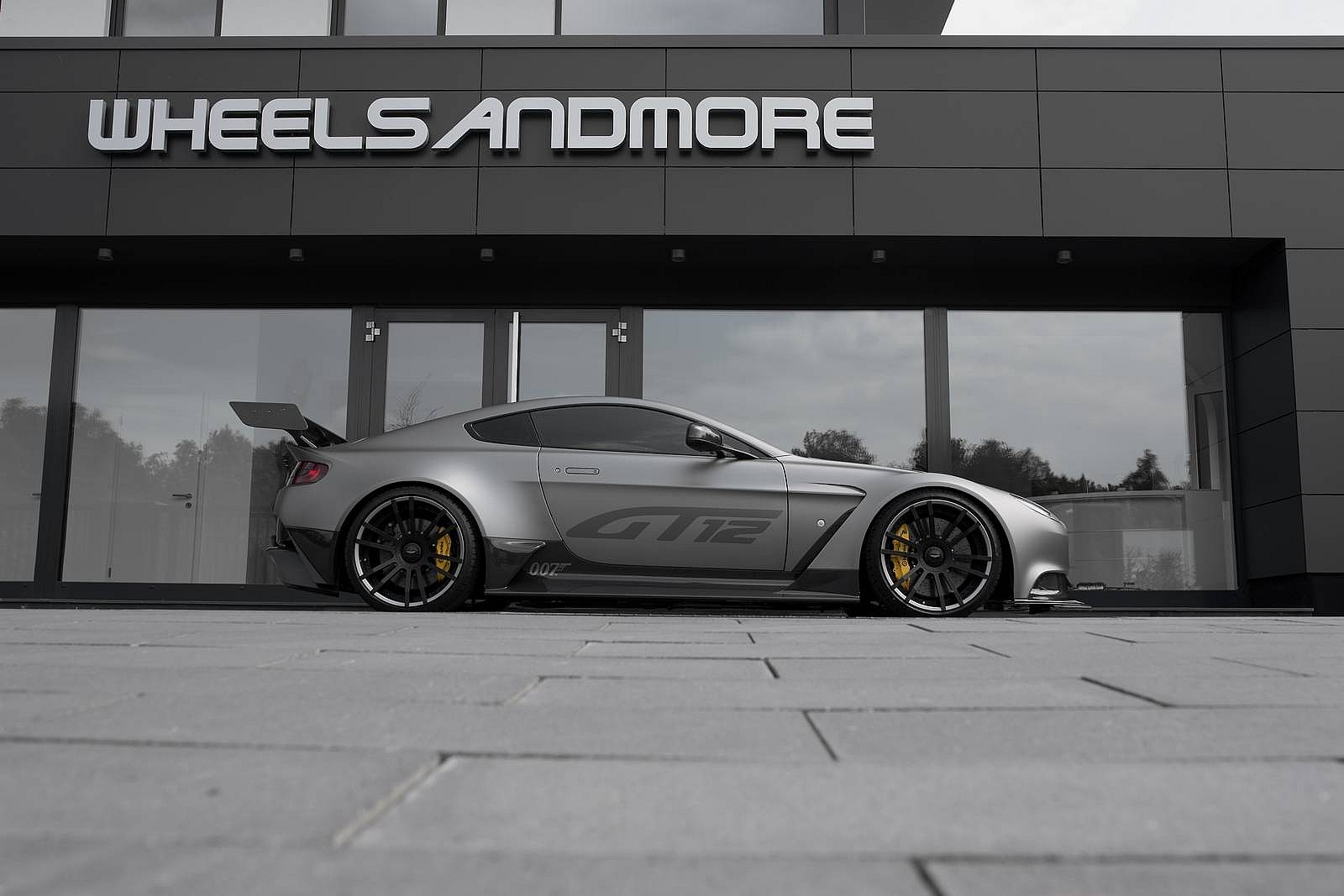 Aston-Martin-Vantage-GT12-5.jpg
