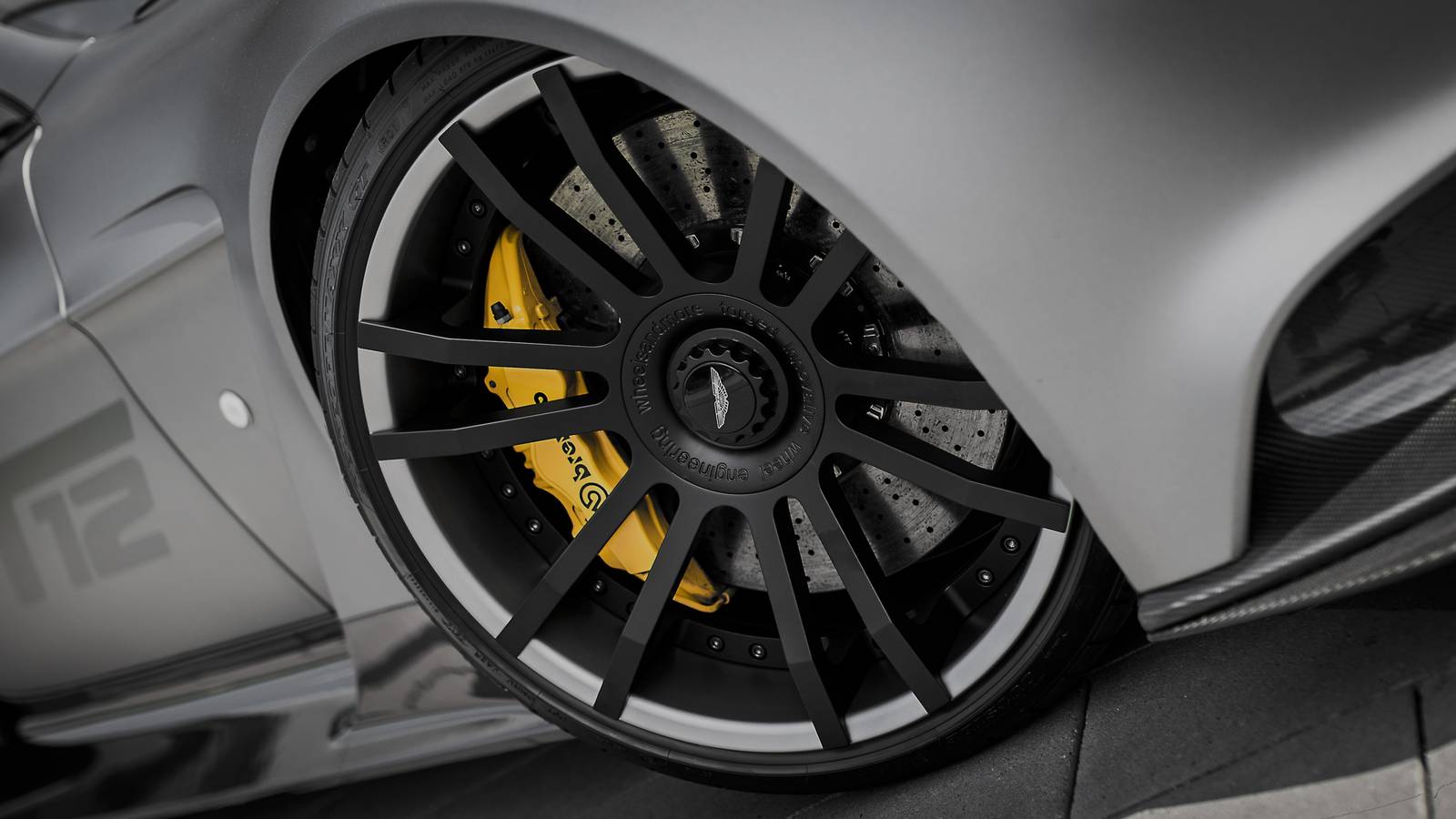 Aston-Martin-Vantage-GT12-7.jpg