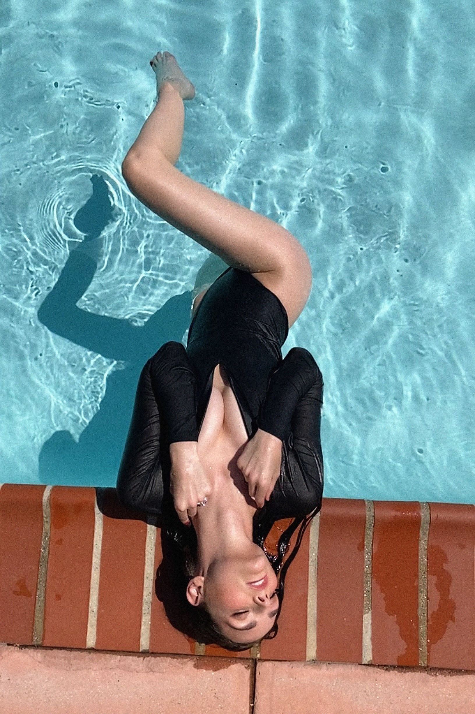 Lydia Hearst (2)
