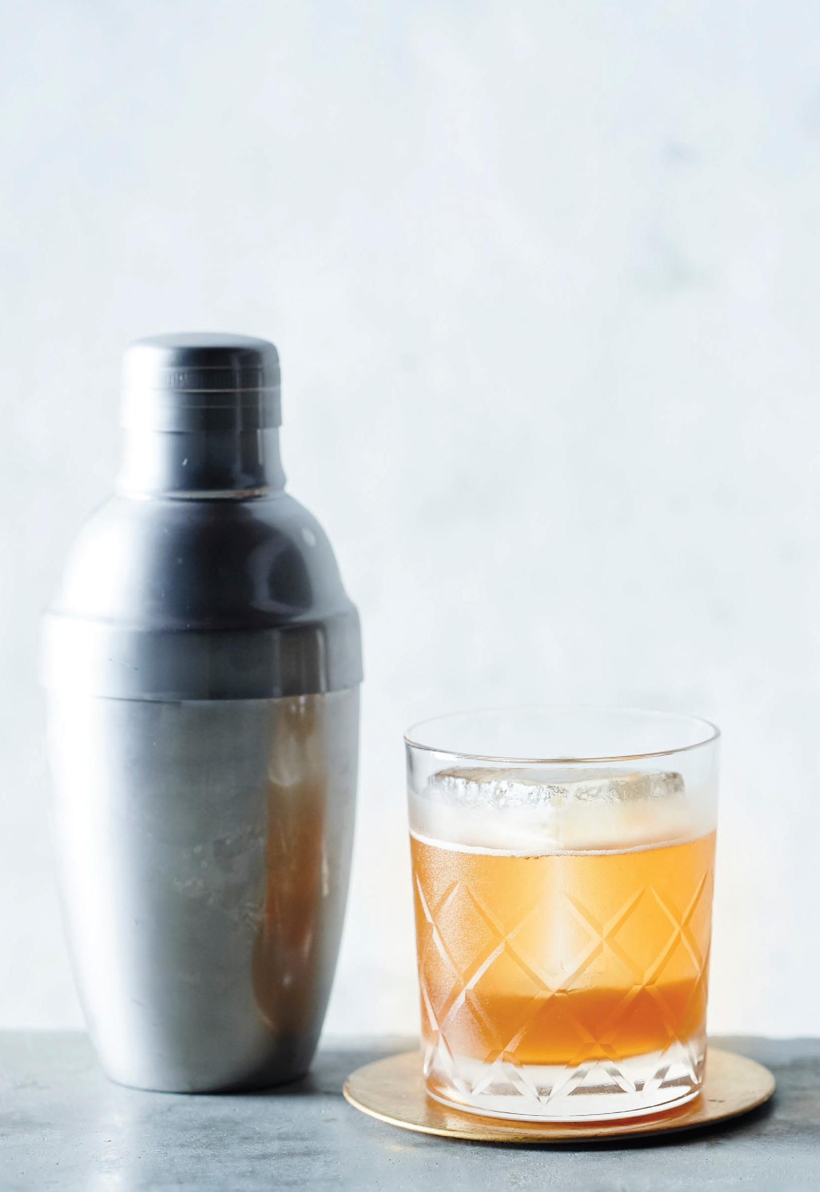 3-Ingredient Cocktails__Gold Rush