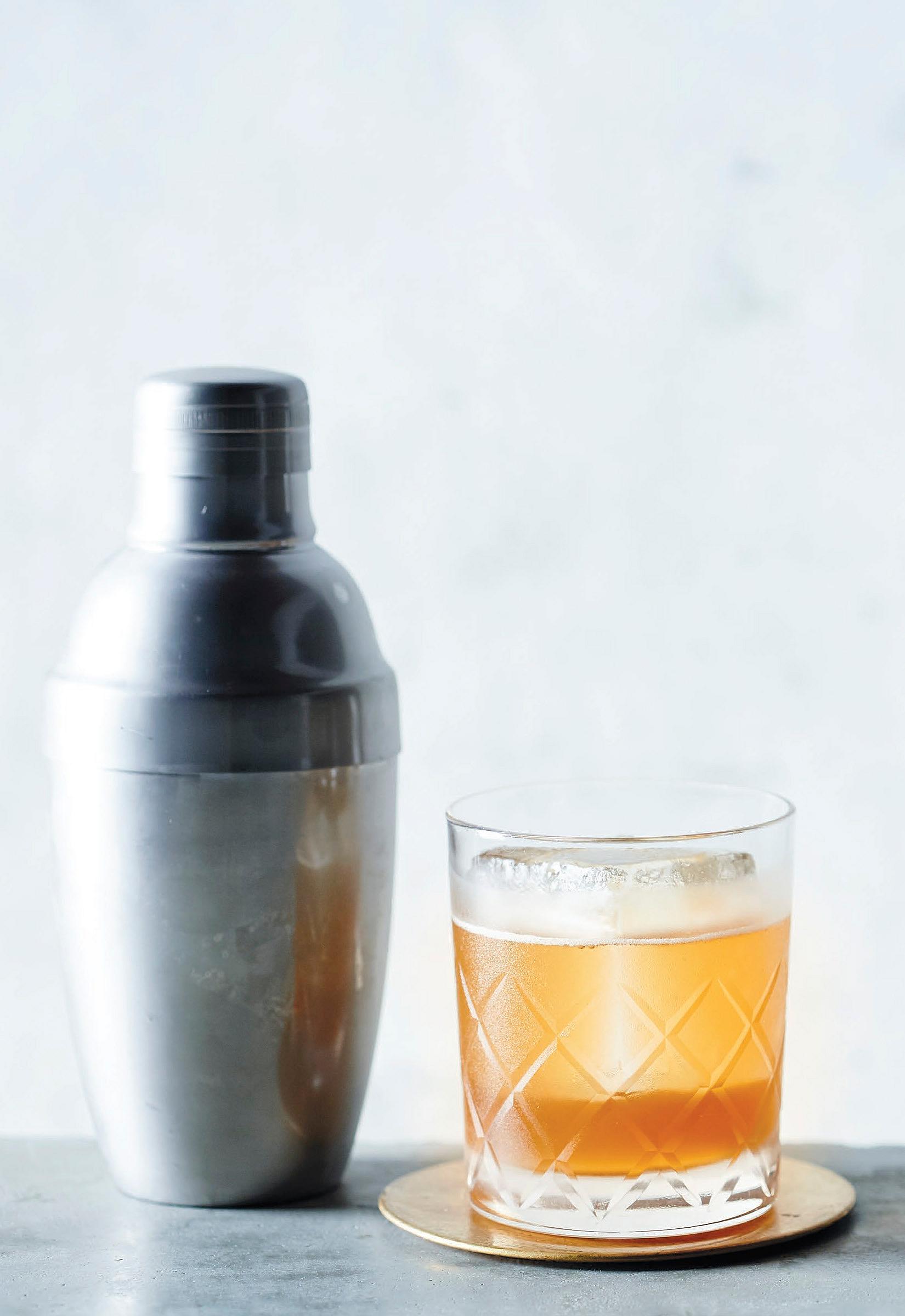 3-Ingredient Cocktails__Gold Rush
