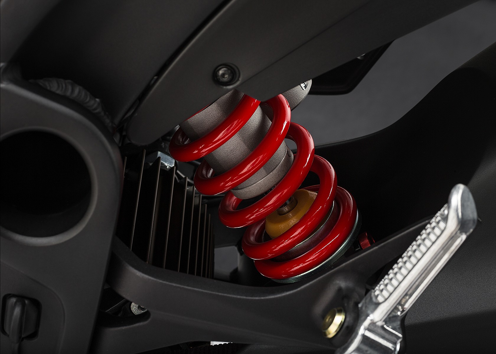 2015_zero-sr_detail_shock_1680x1200_press