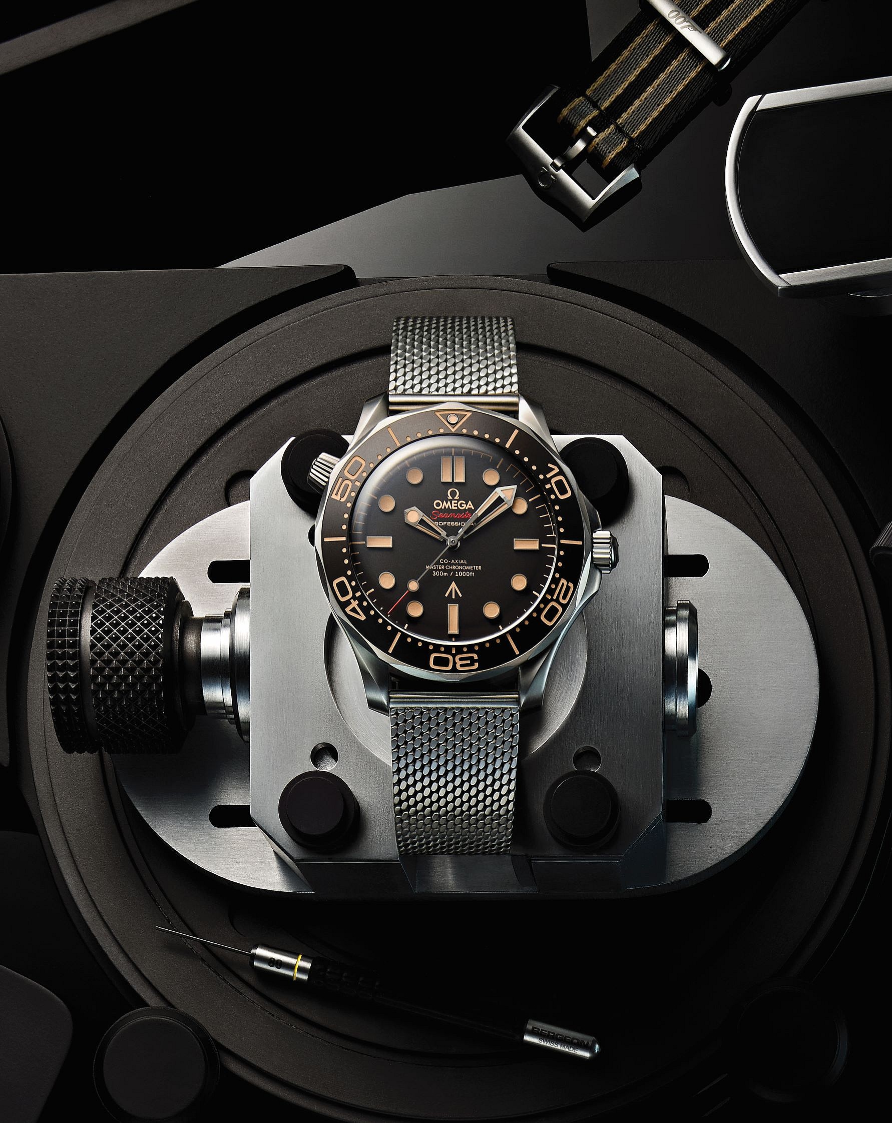 Omega Semaster Diver 300M 007 Edition (1)