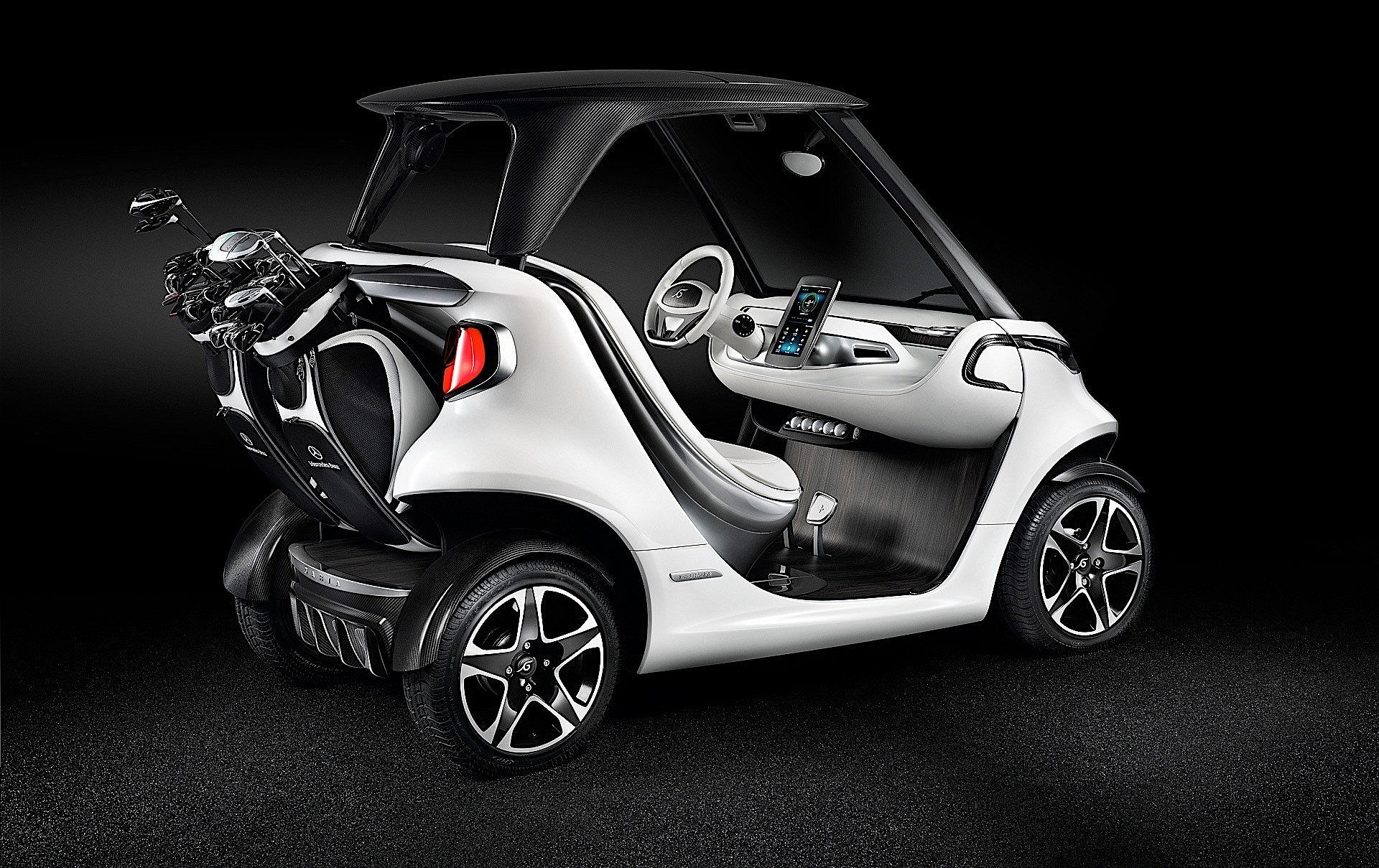 mercedes-benz-style-edition-garia-golf-car-a-star-on-the-golf-course_3.jpg