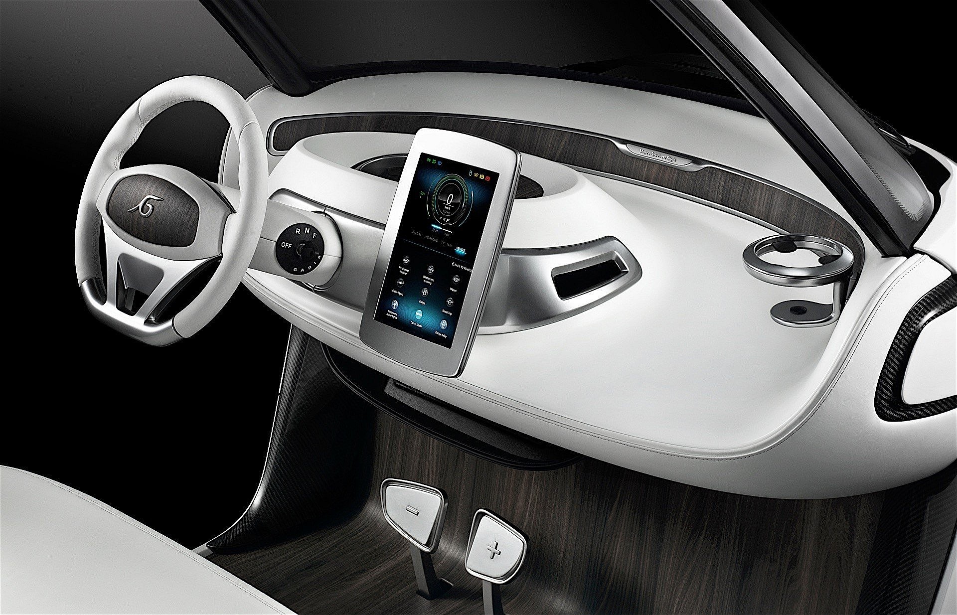 mercedes-benz-style-edition-garia-golf-car-a-star-on-the-golf-course_8.jpg