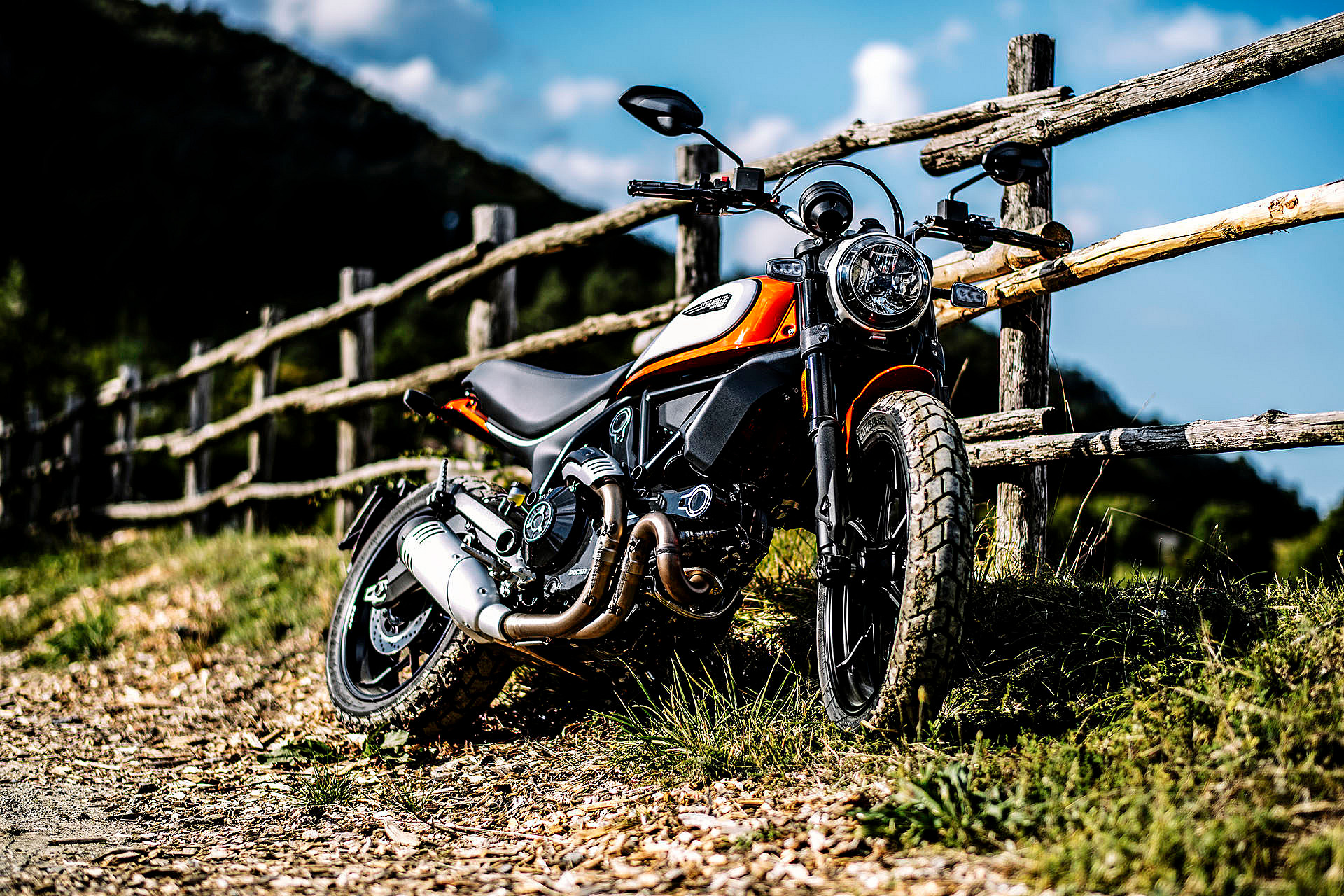 Scrambler_Icon_Outdoor_Still-1920x1280