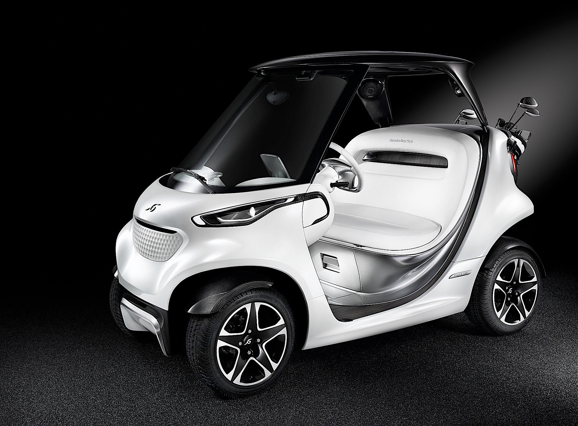 mercedes-benz-style-edition-garia-golf-car-a-star-on-the-golf-course_1.jpg