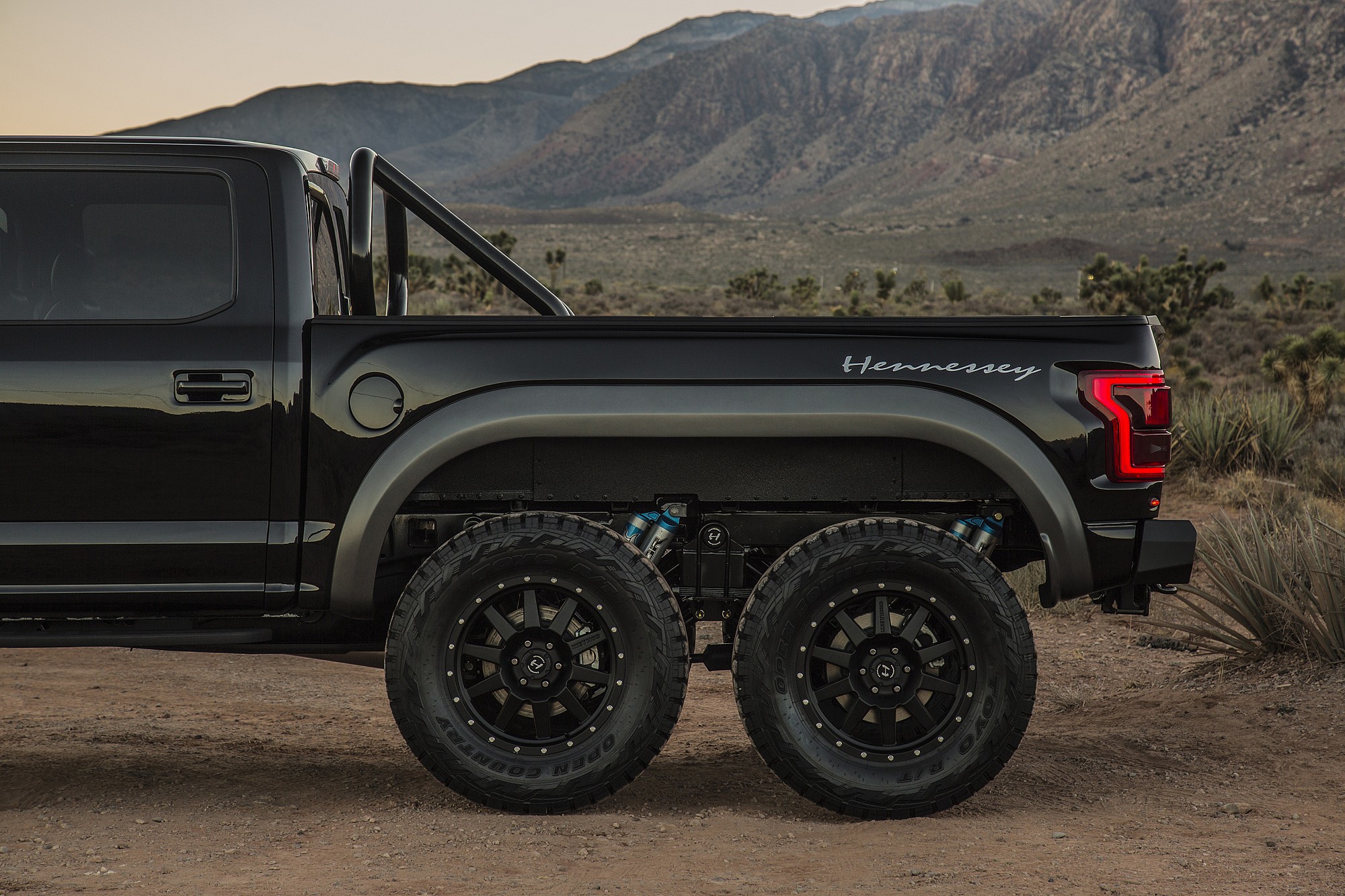 6X6-Hennessey-Velociraptor-09