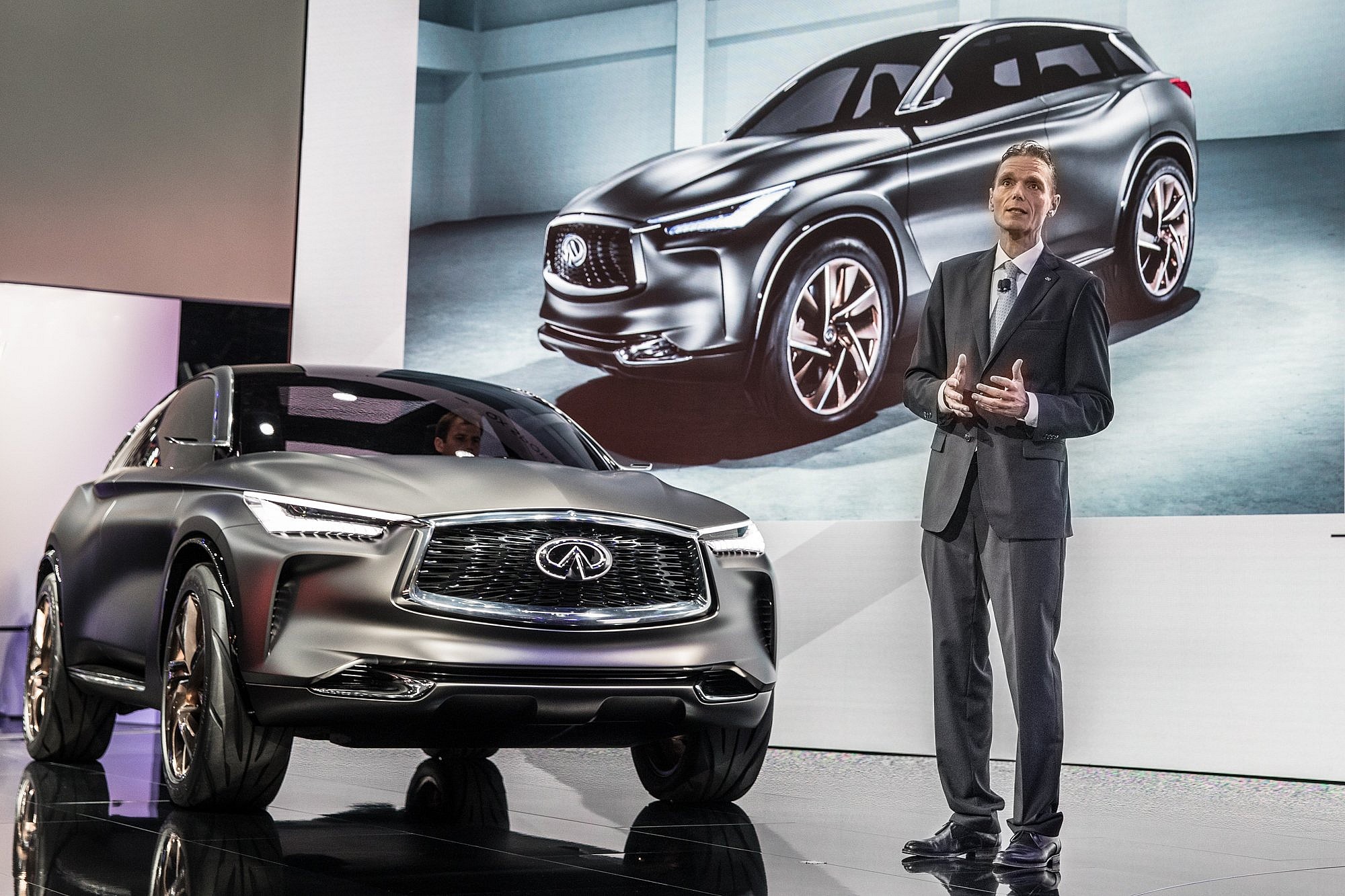 infiniti_paris2016_04.jpg