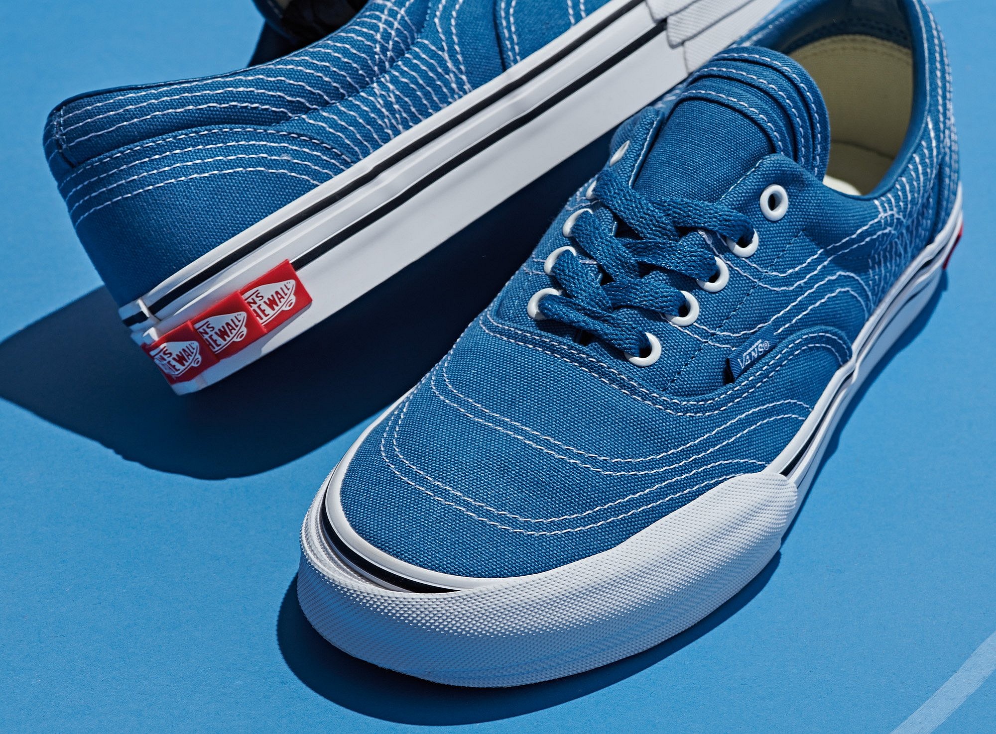 FA19_Classics_VN0A4BTMVY5_Era_VisionVoyage_Navy-TrueWhite_Macro1