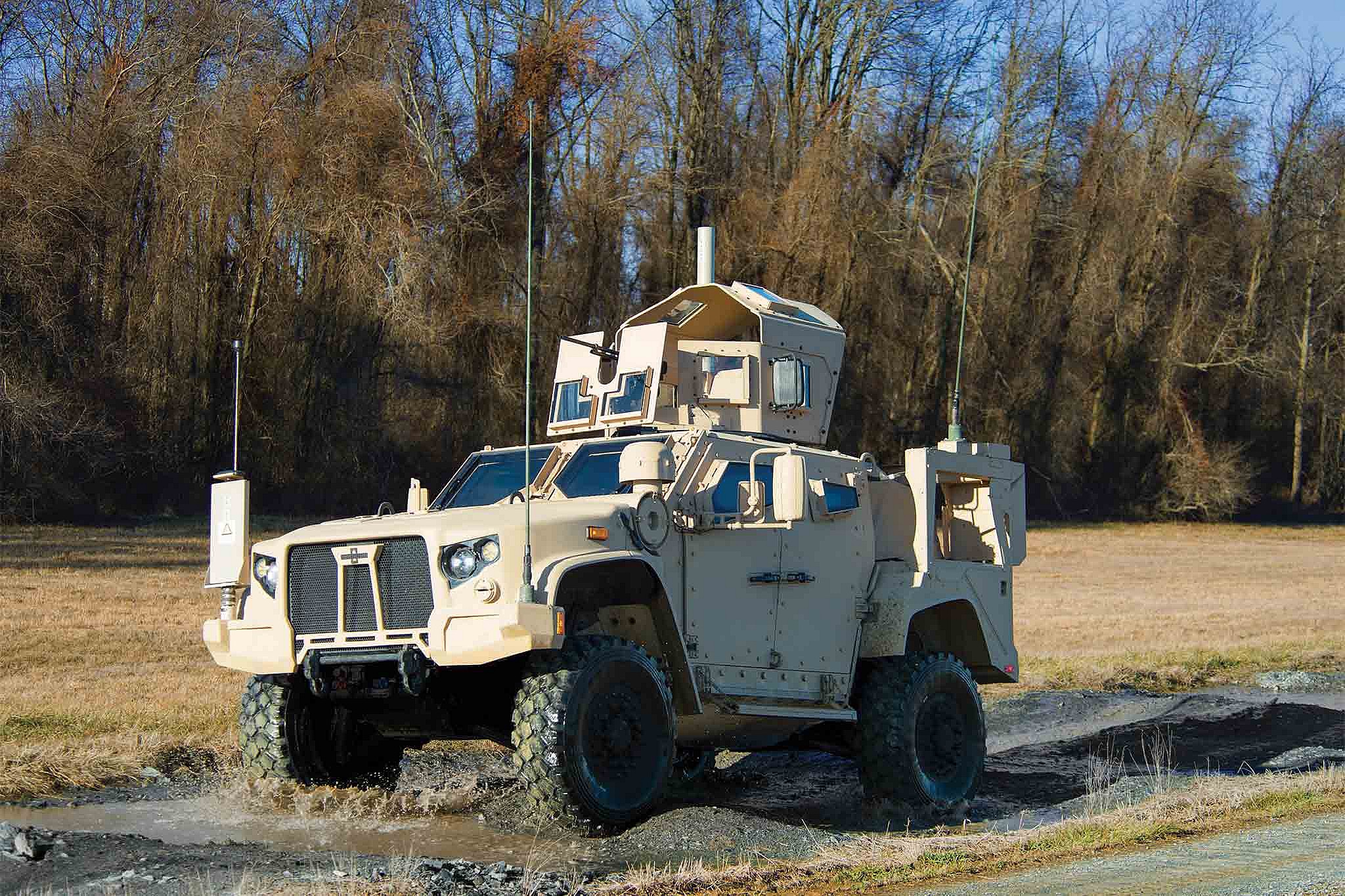 Oshkosh-JLTV-front-three-quarter-in-motion-06