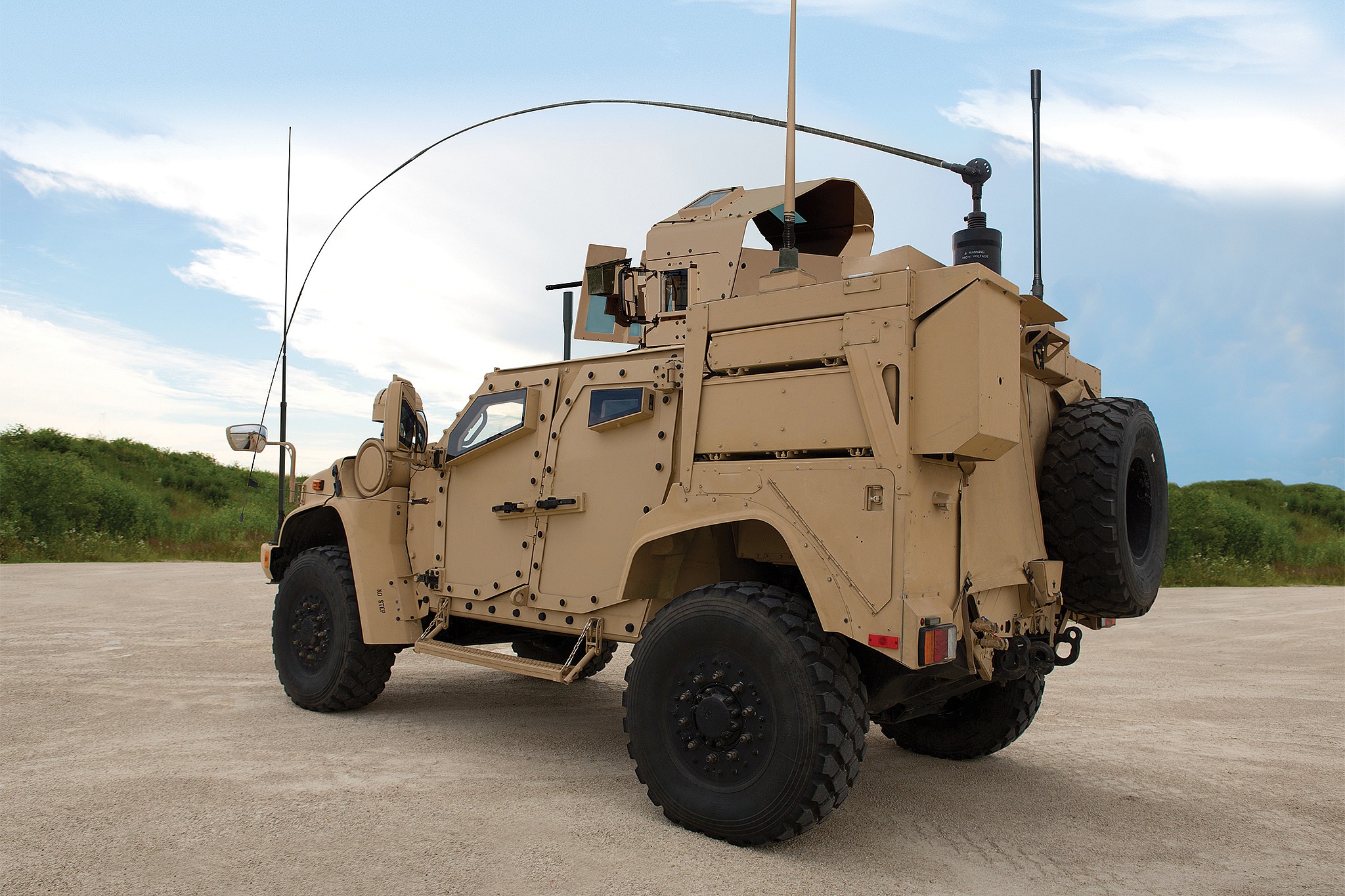 Oshkosh-JLTV-rear-three-quarter-02