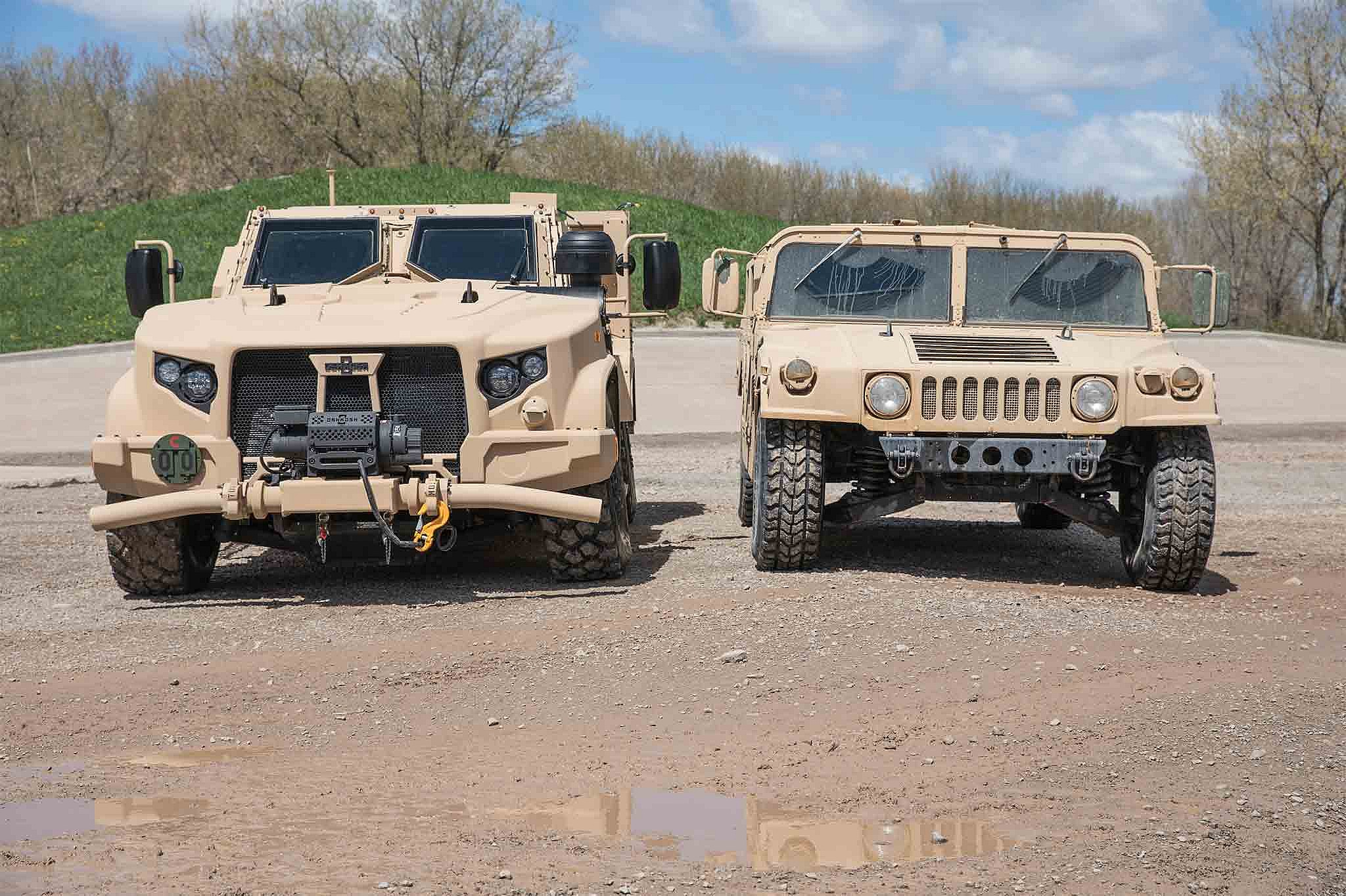 Oshkosh-models-group-02