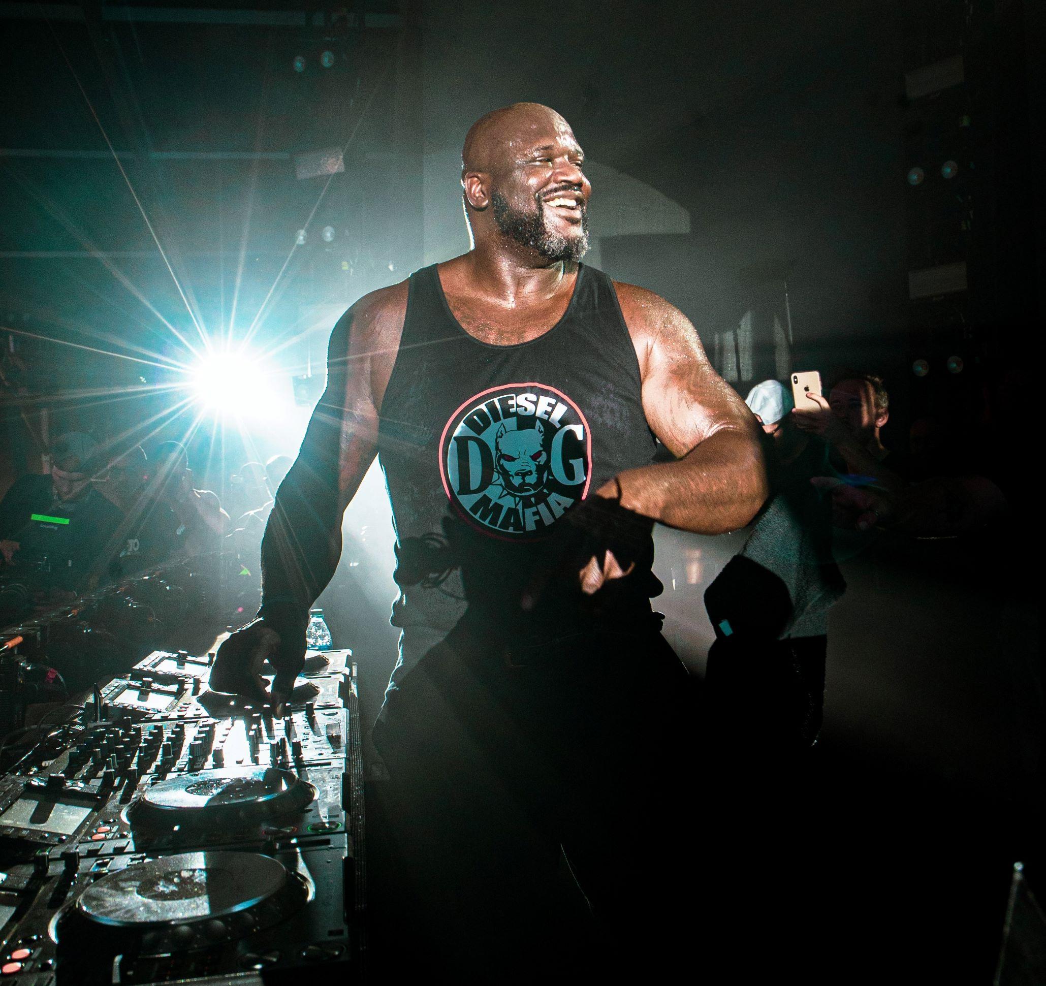 Shaquille O'Neal DJ Diesel (1)