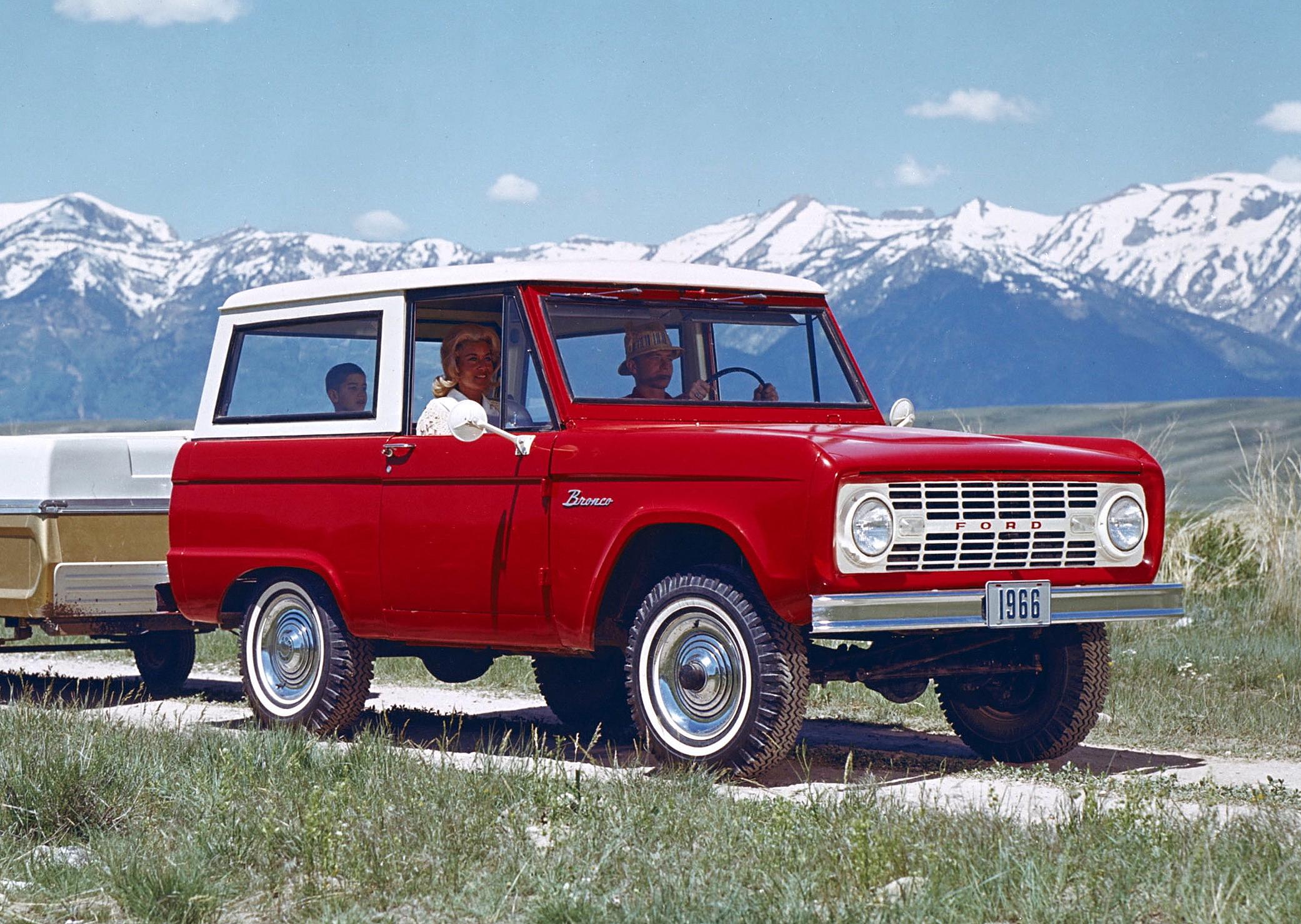 1966_Ford_Bronco_wTrail.jpg