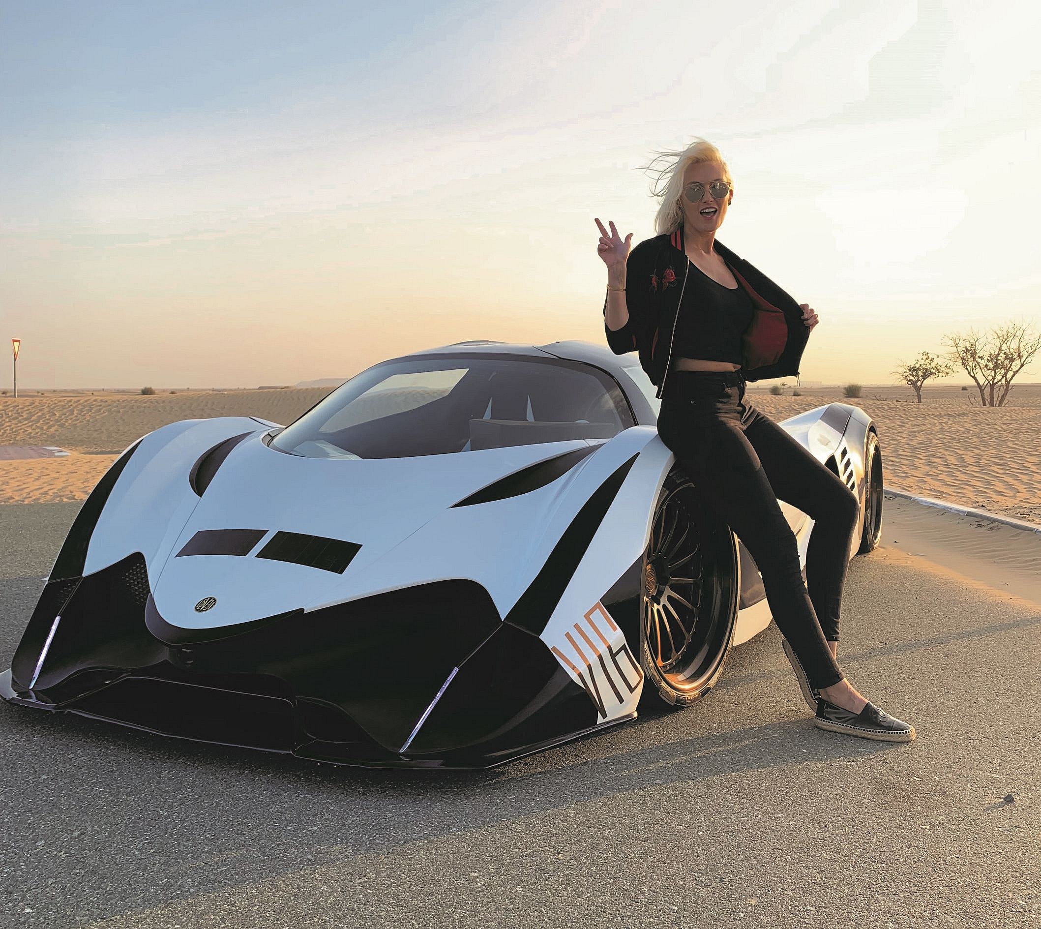 Supercar Blondie (1)