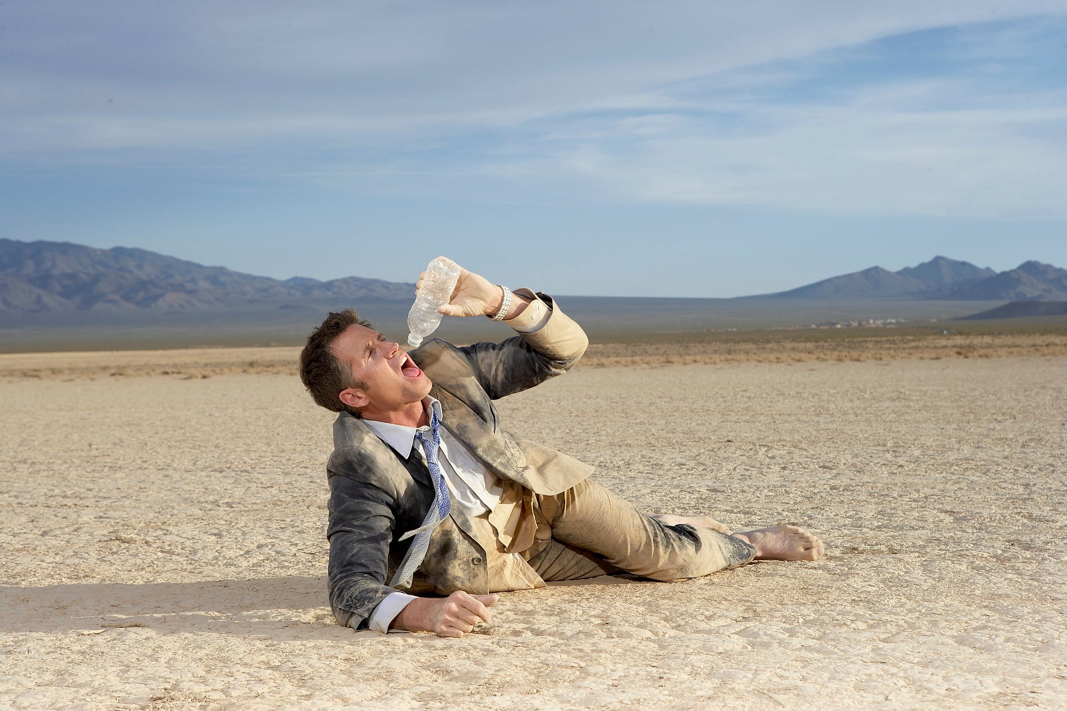thirsty-man-desert-GettyImages-200549496-001