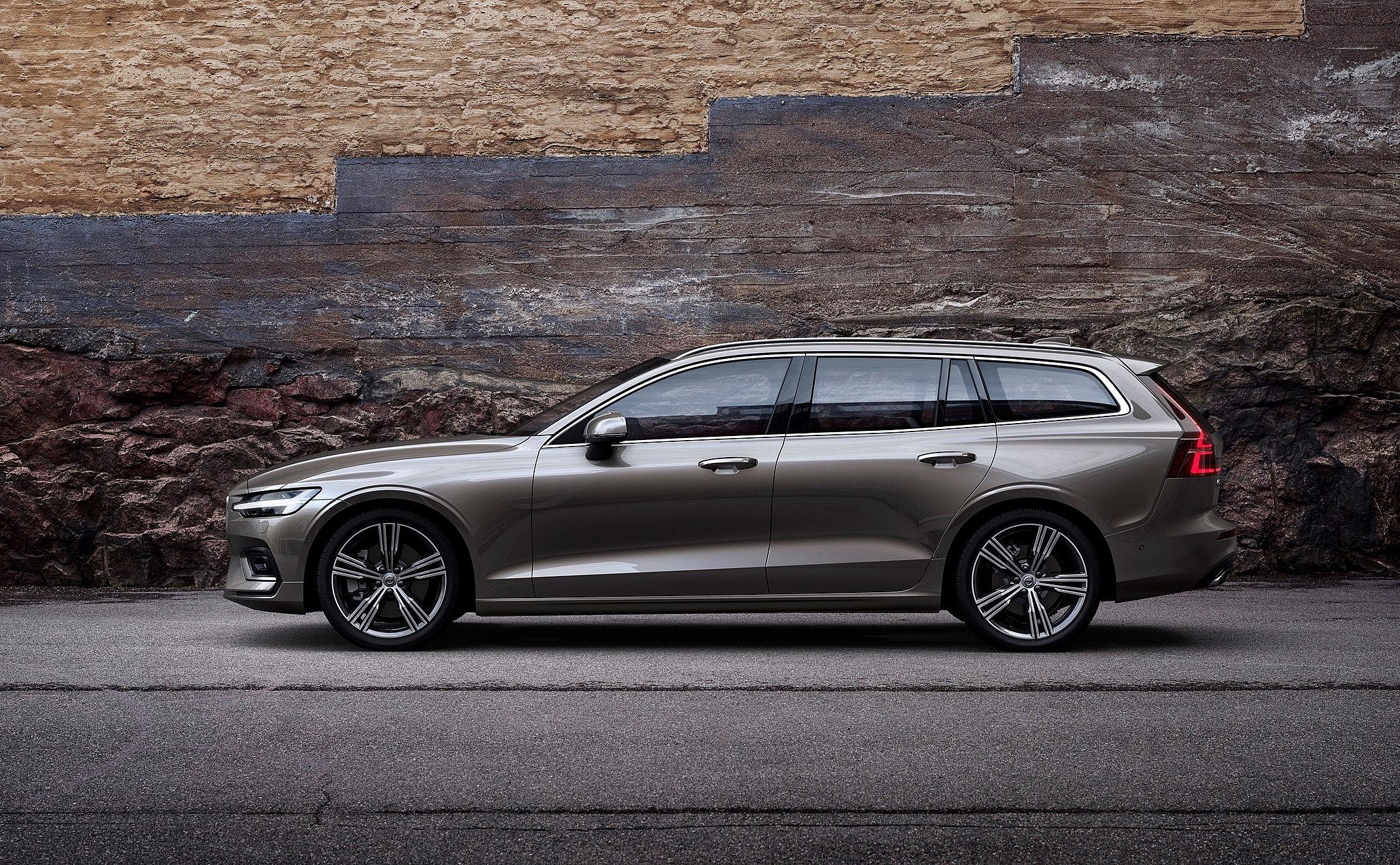 223590_New Volvo V60 exterior