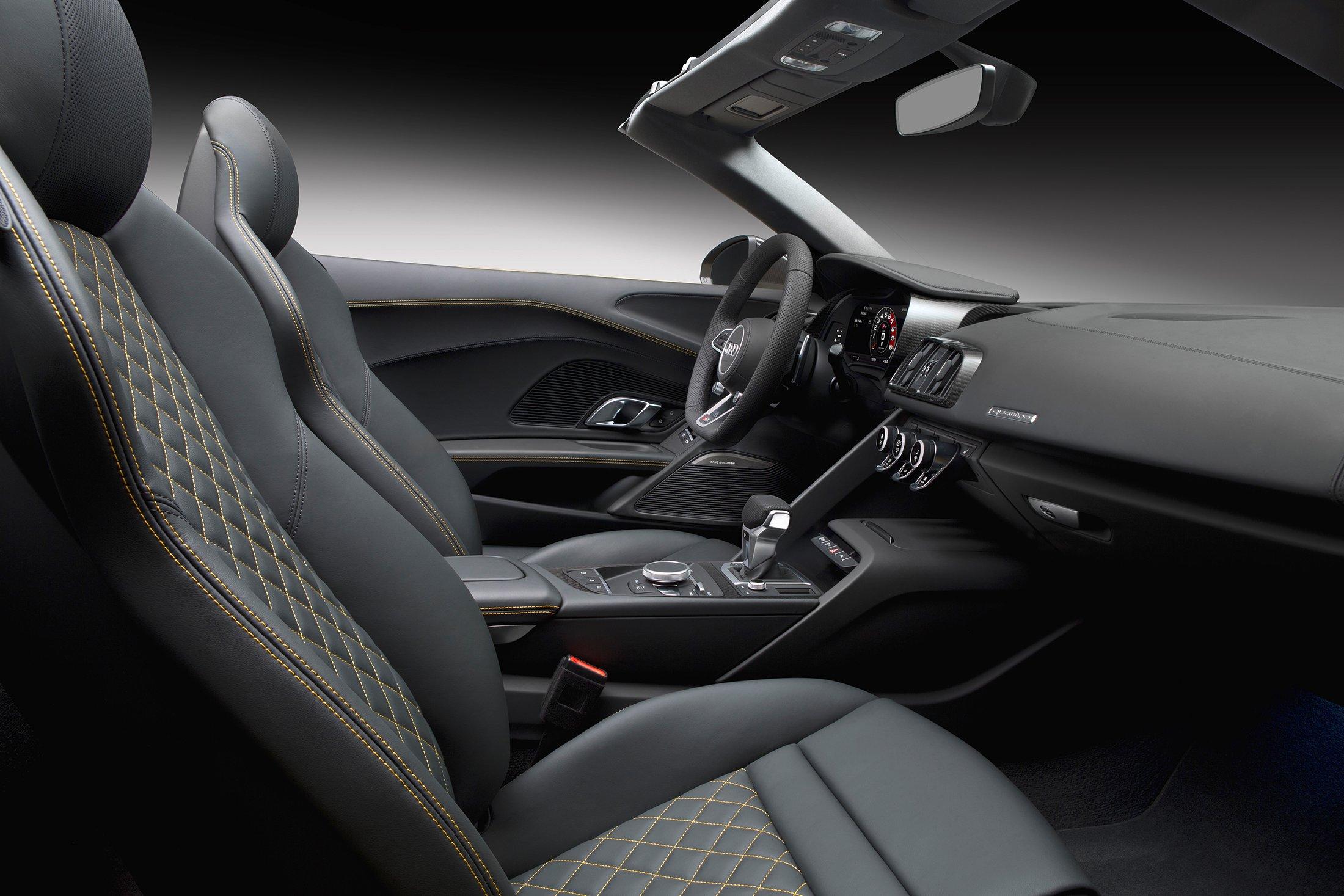 news-2017-audi-r8-spyder-interior-1-1