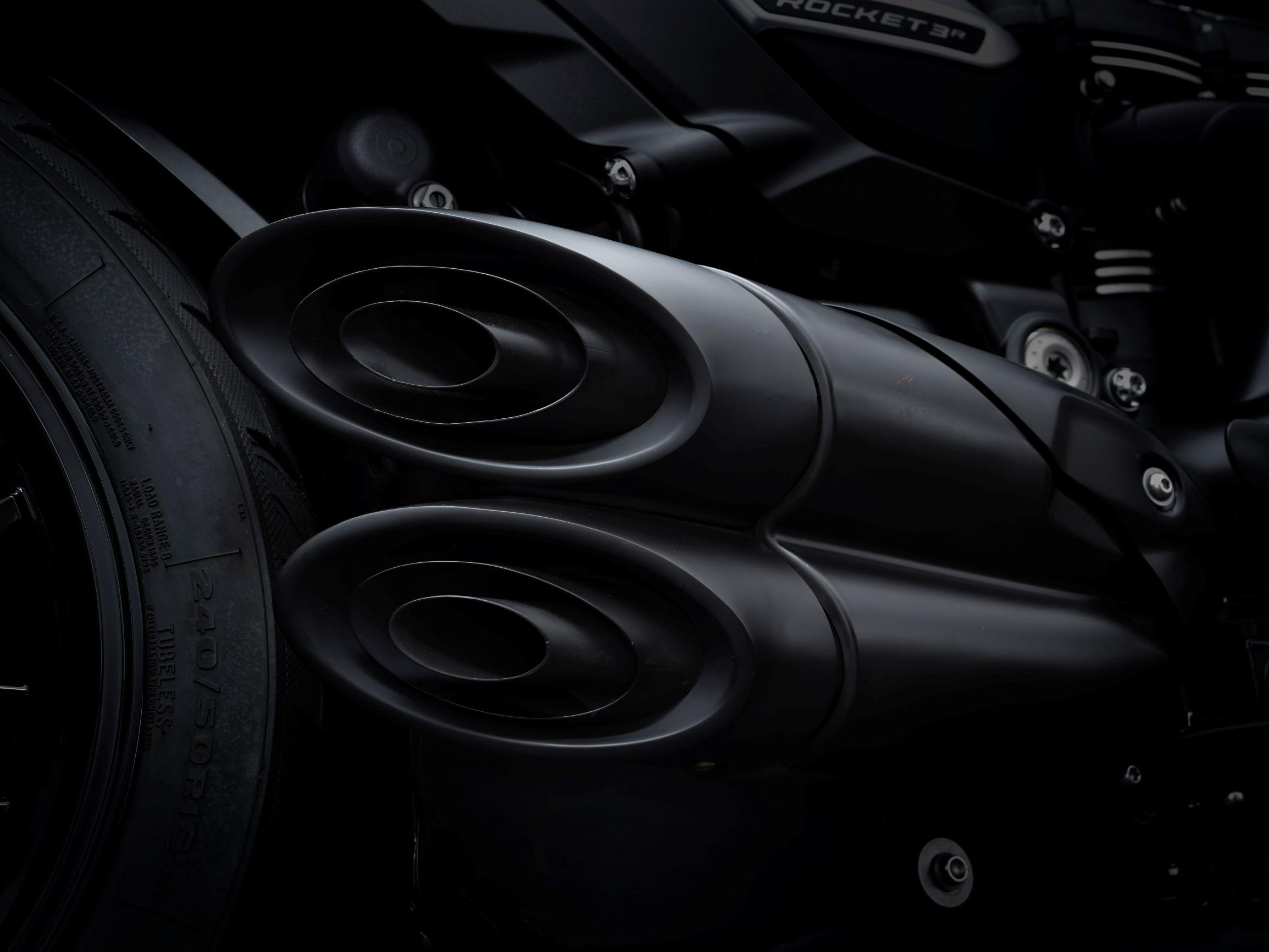2021 Triumph Rocket 3 R (1)