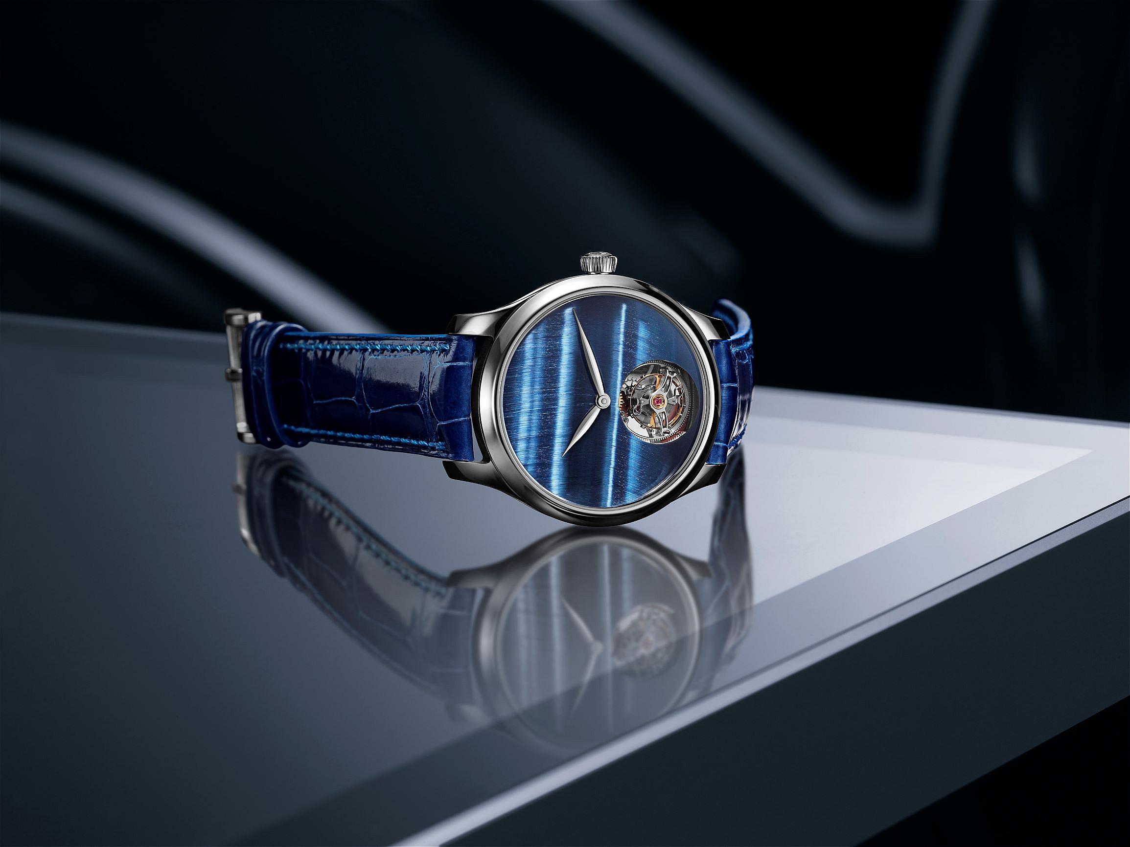 Endeavour Tourbillon Concept Tigers Eye_1804-0222_Lifestyle