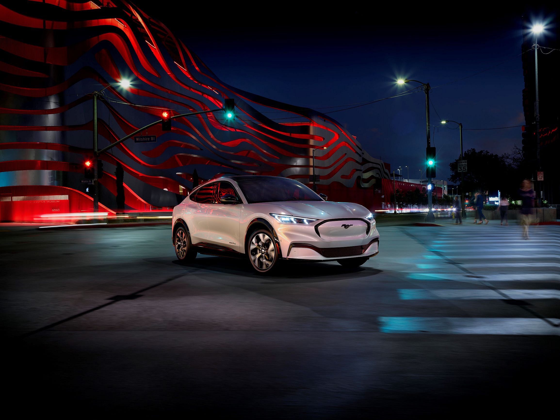 2021 Ford Mustang Mach-E (13)