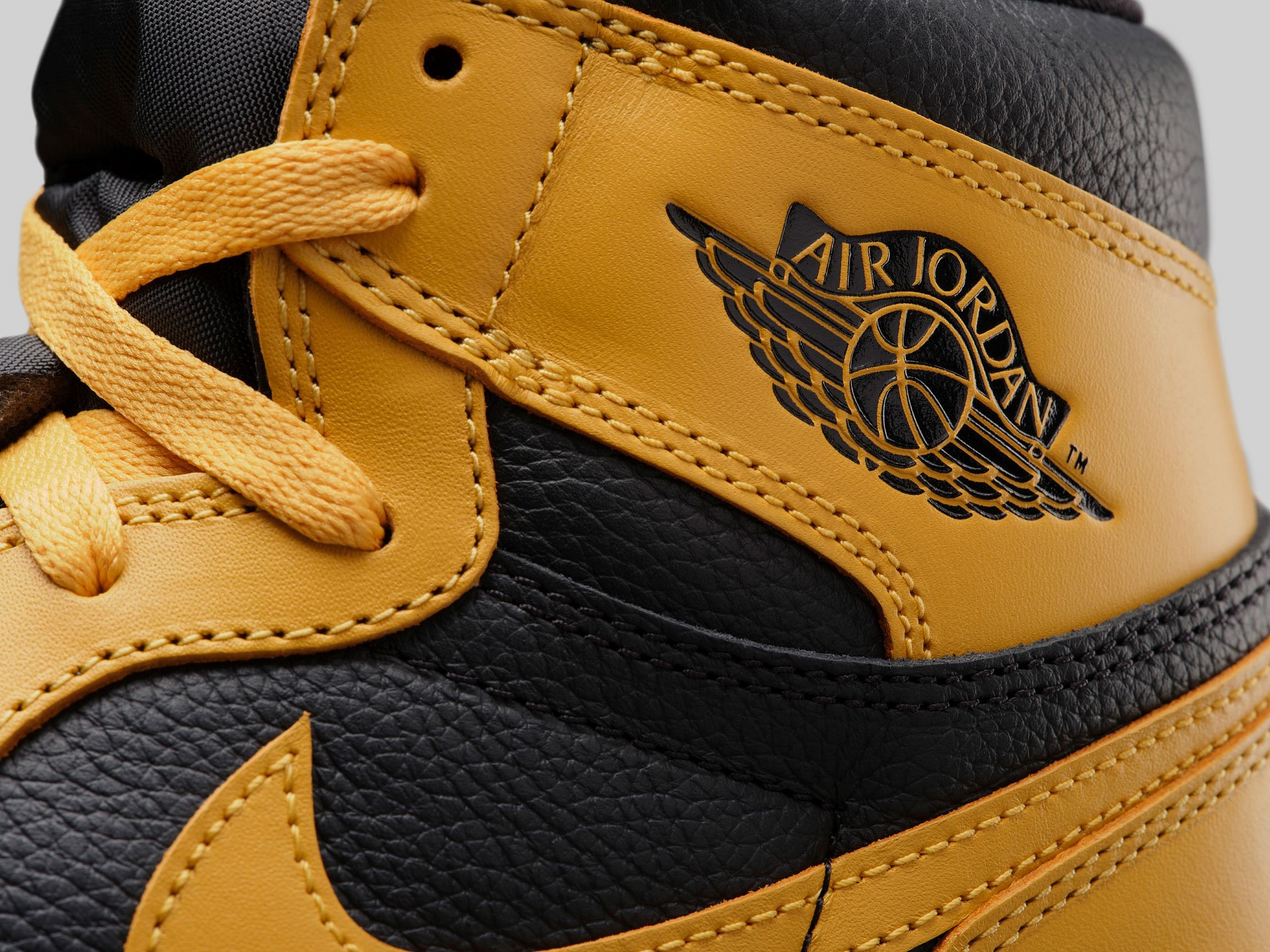AJ_I_RETRO_HIGH_OG_555088-701_D1_Wings_08_v02_HR_102610