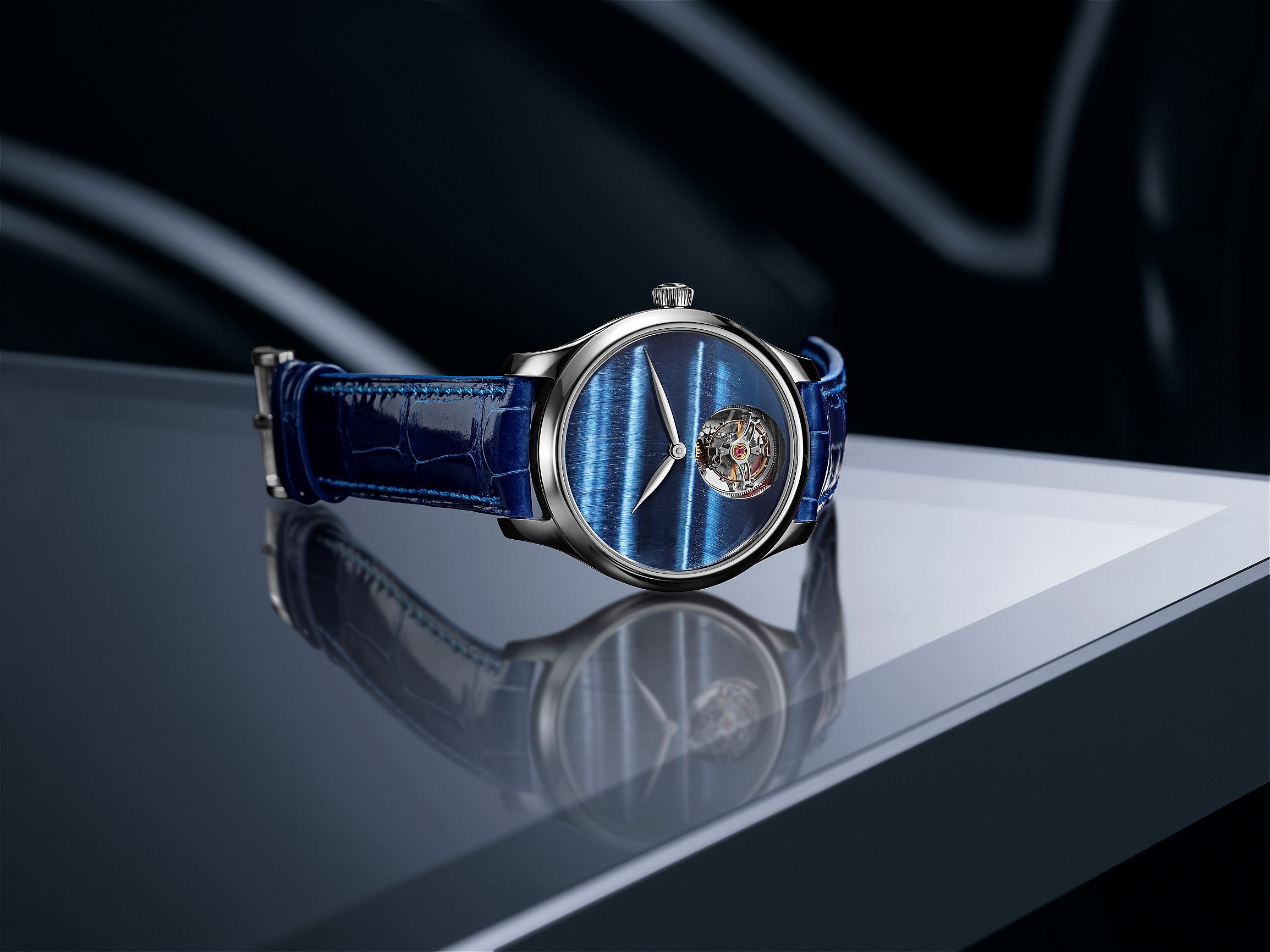 Endeavour Tourbillon Concept Tigers Eye_1804-0222_Lifestyle