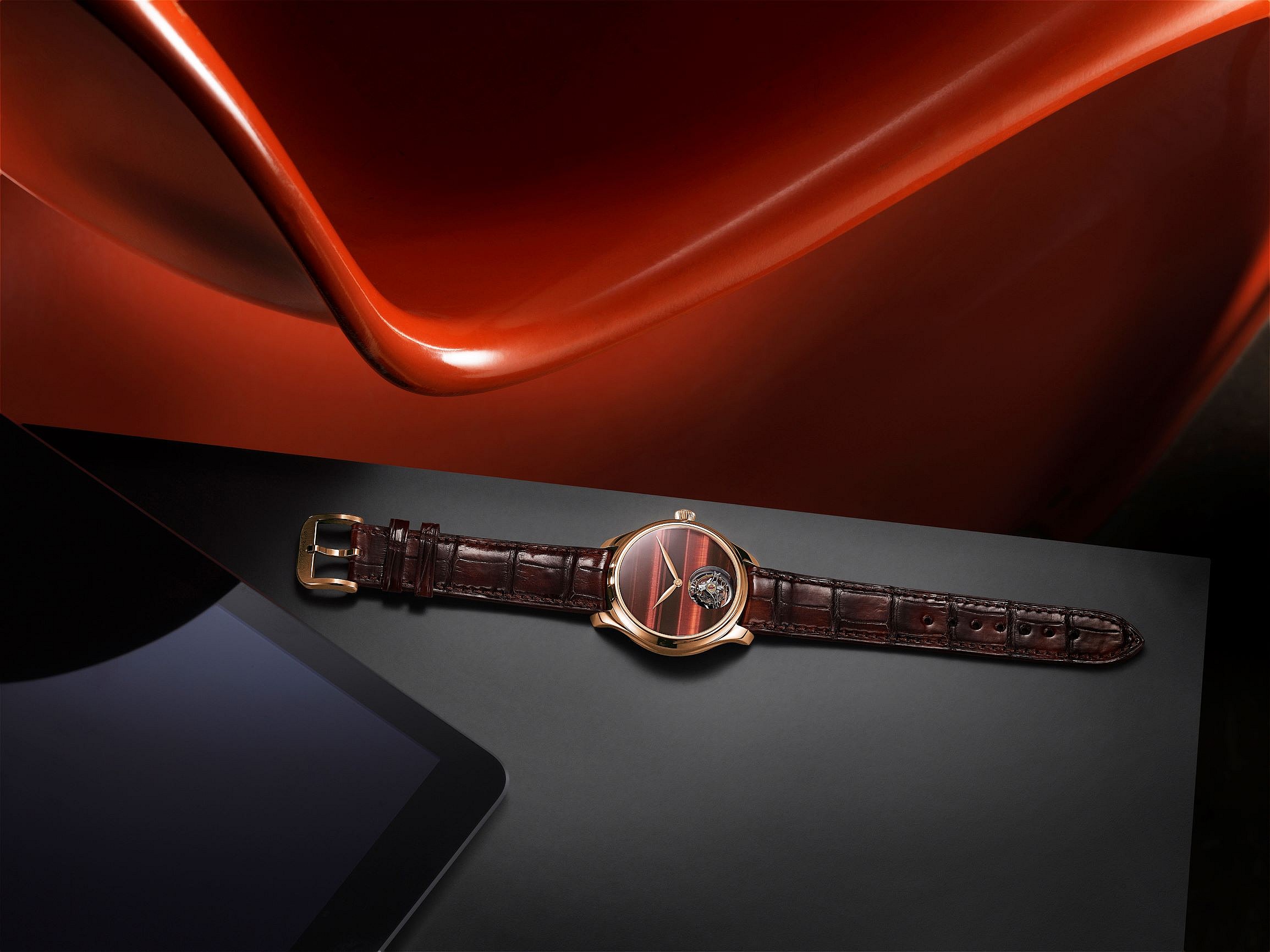 Endeavour Tourbillon Concept Tigers Eye_1804-0401_Lifestyle