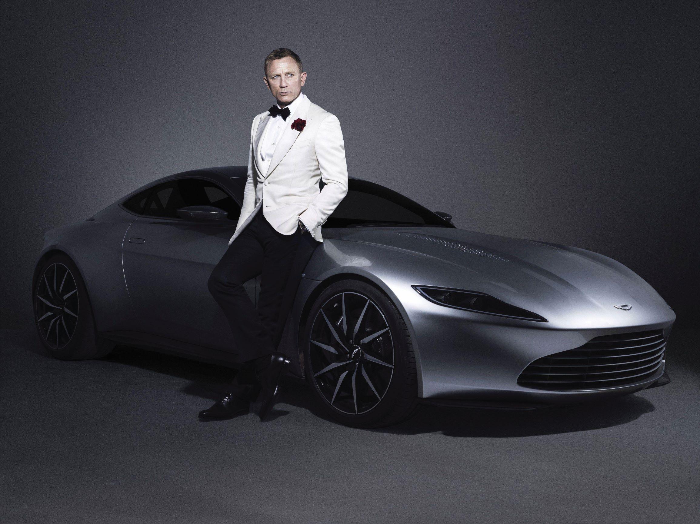 0219-MX_ASTON MARTIN.03