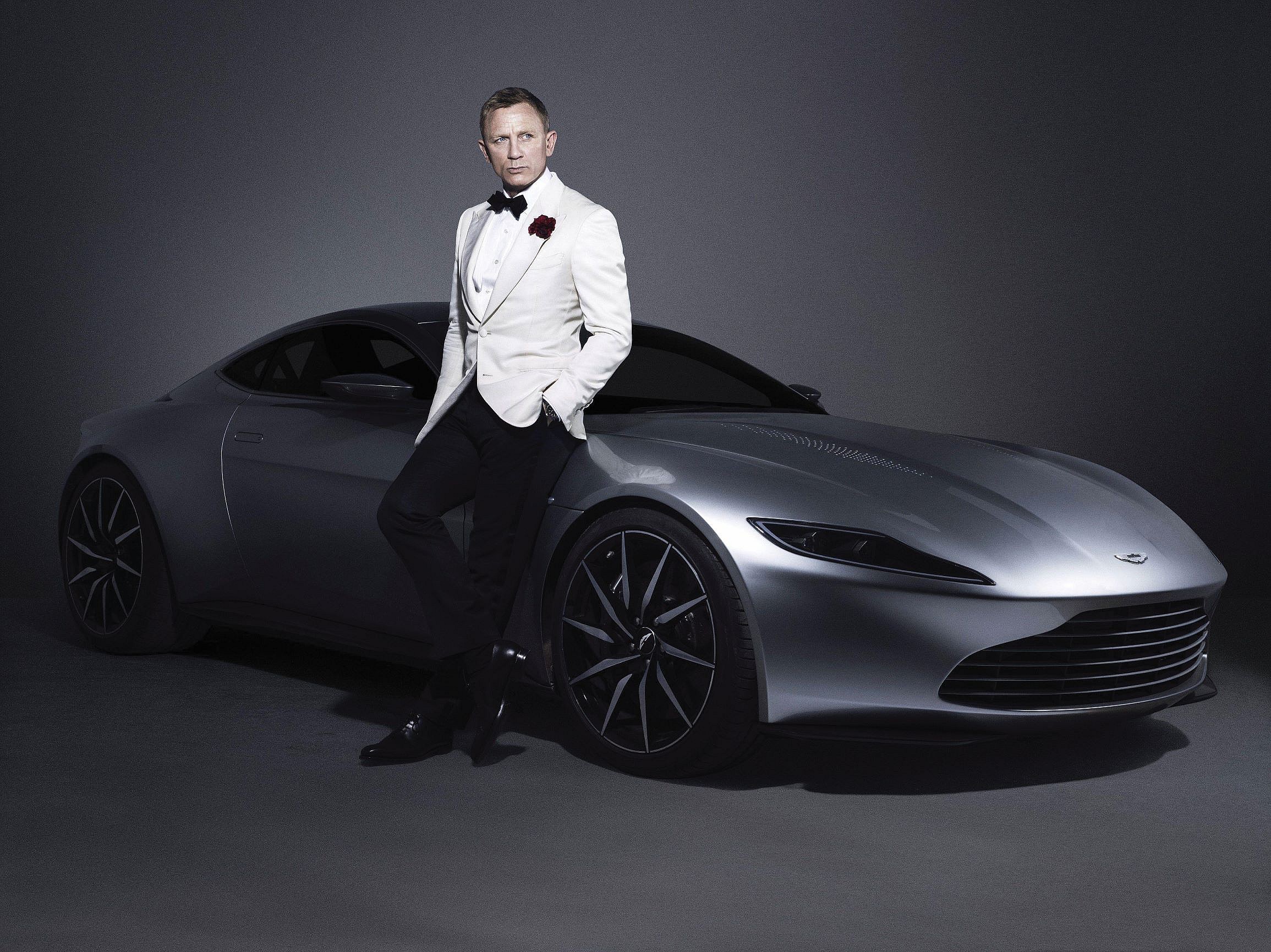 0219-MX_ASTON MARTIN.03