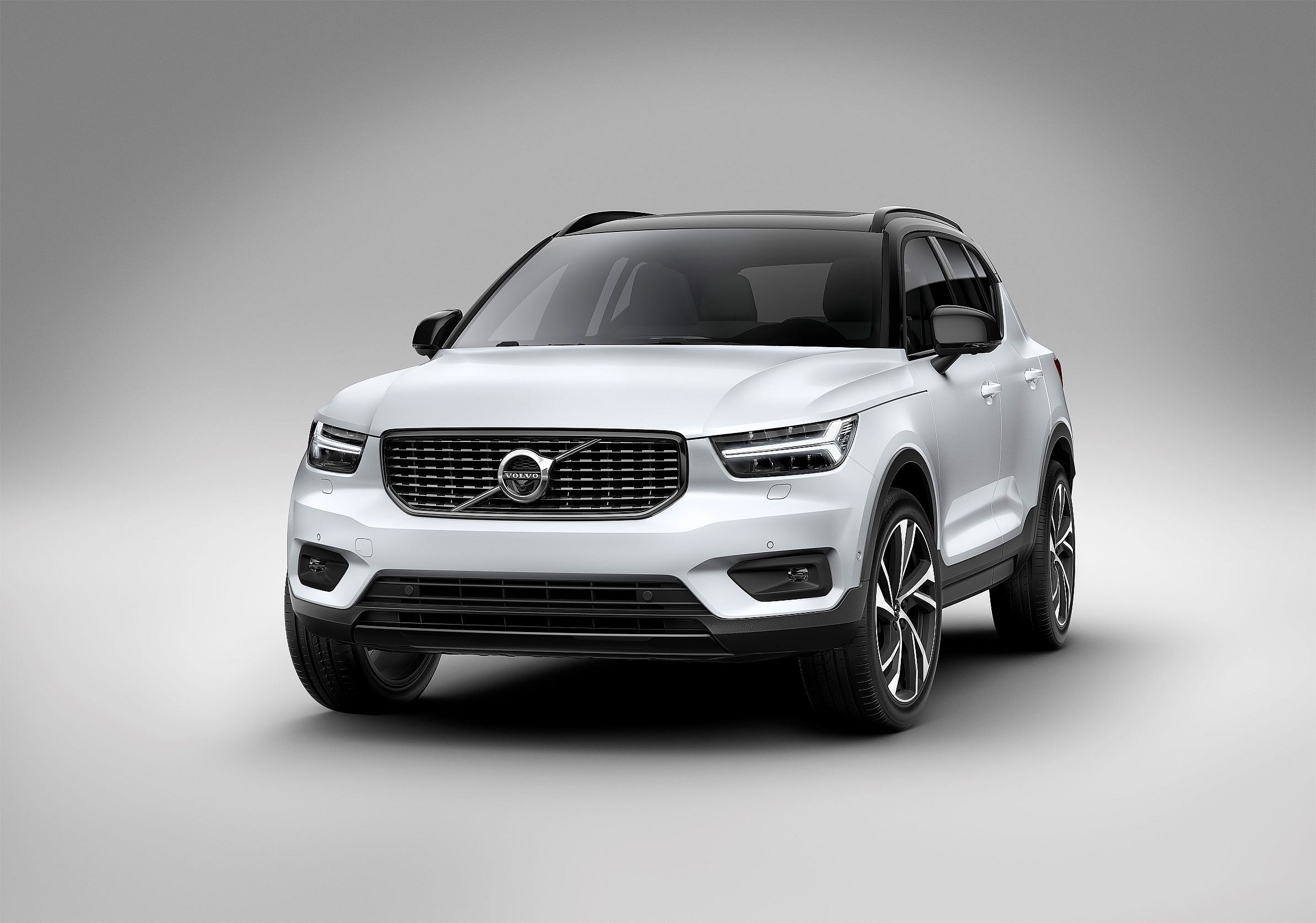 240573_Volvo_s_XC40_and_S60_V60_Named_2019_Motor_Trend_SUV_of_the_Year_and_Car_of