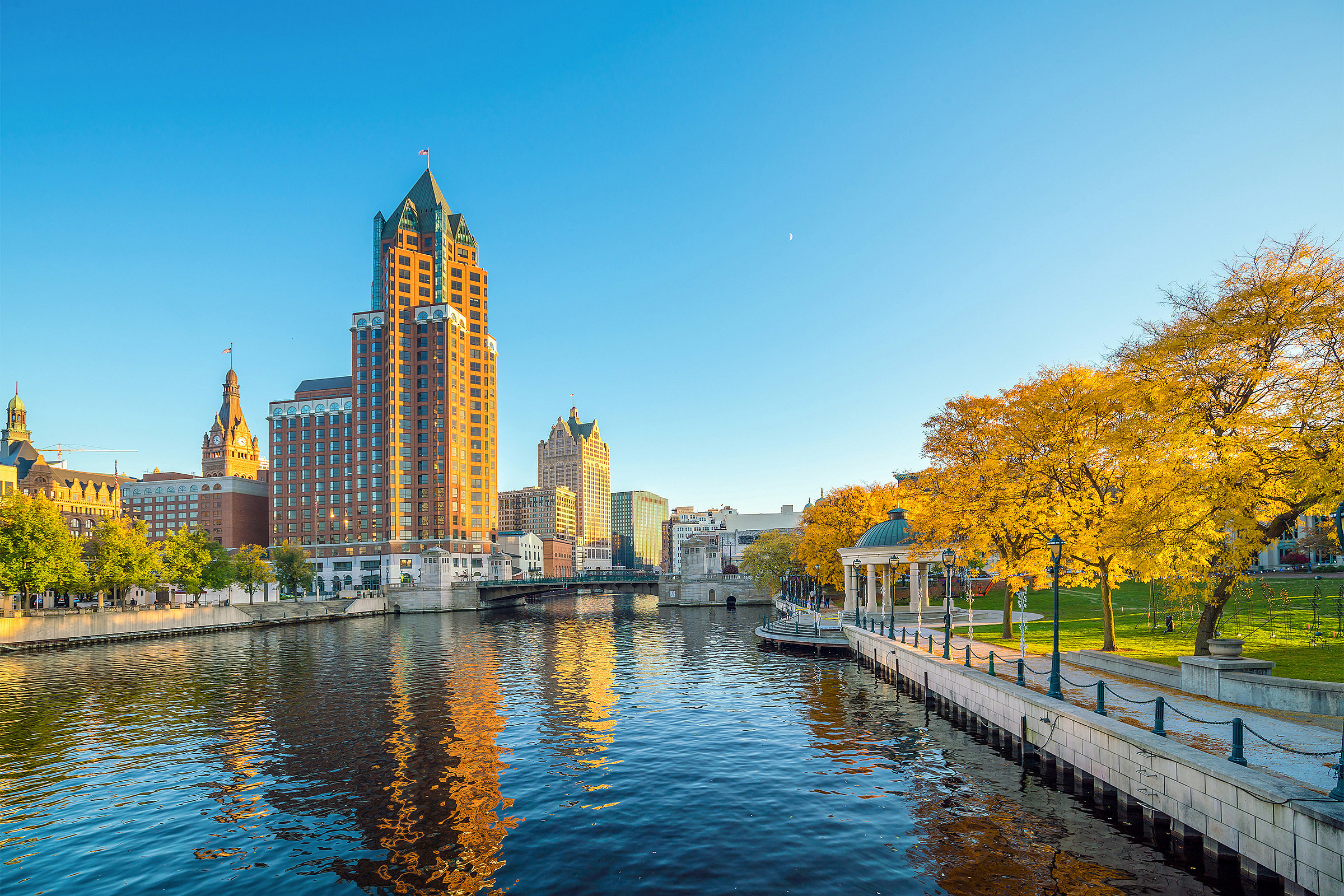 Milwaukee-Wisconsin-A-Airbnb-20-for-2020