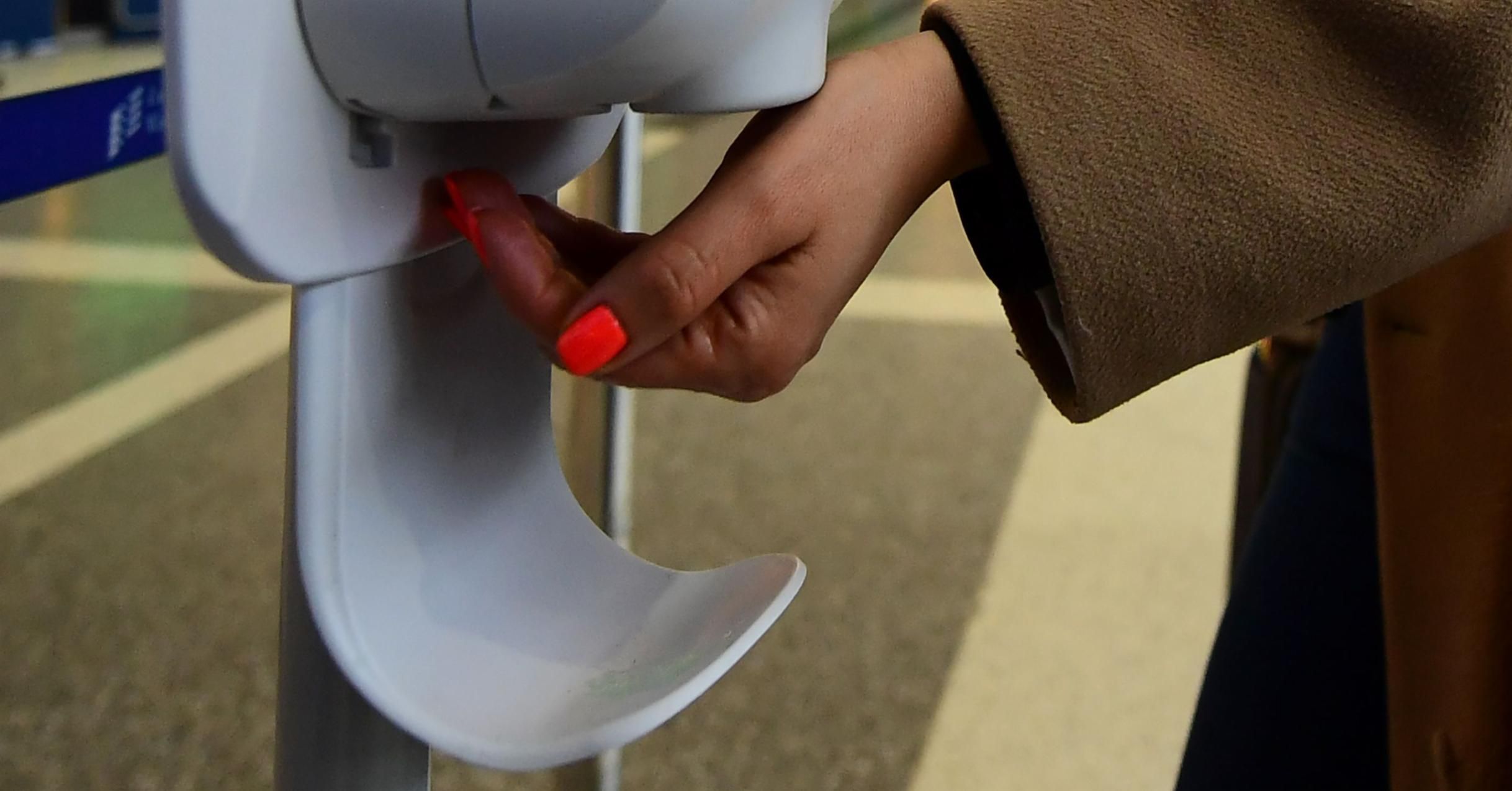 facebook-Linked_Image___hand-sanitizer-GettyImages-1206845877