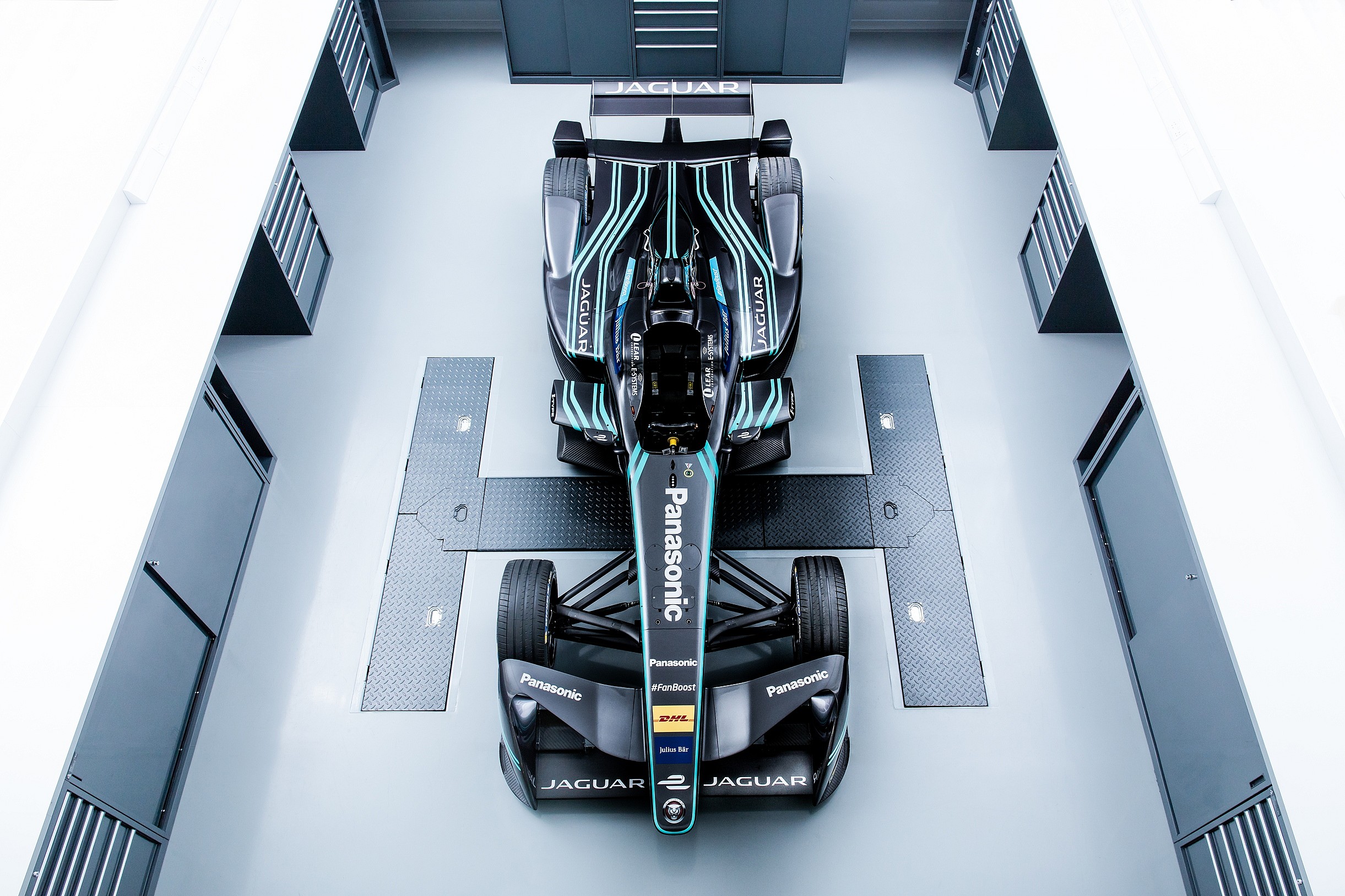 jagracinglaunchitype1overhead08091606.jpg