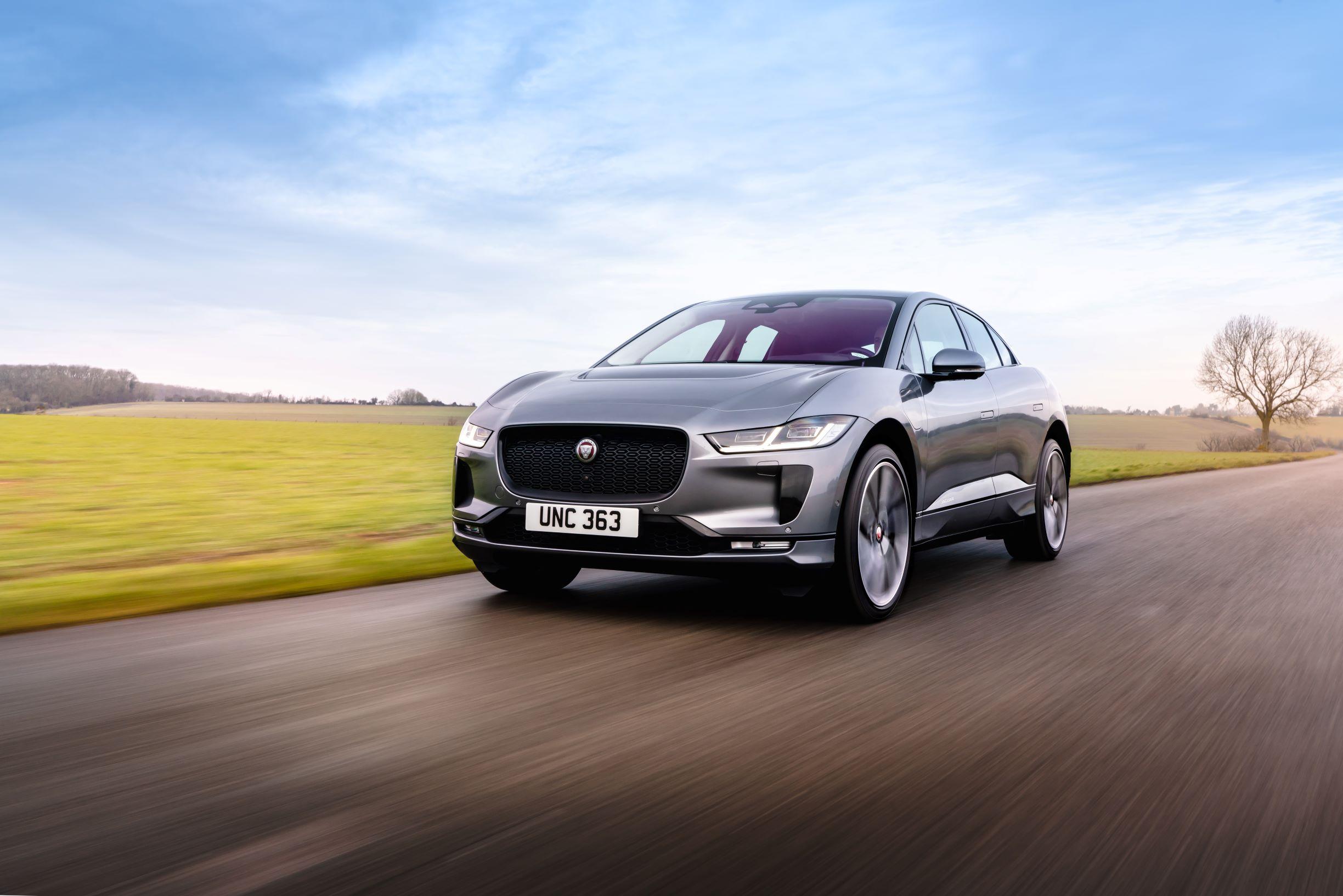 2022 Jaguar I-PACE_Eiger Grey_Front 3q Dynamic 1