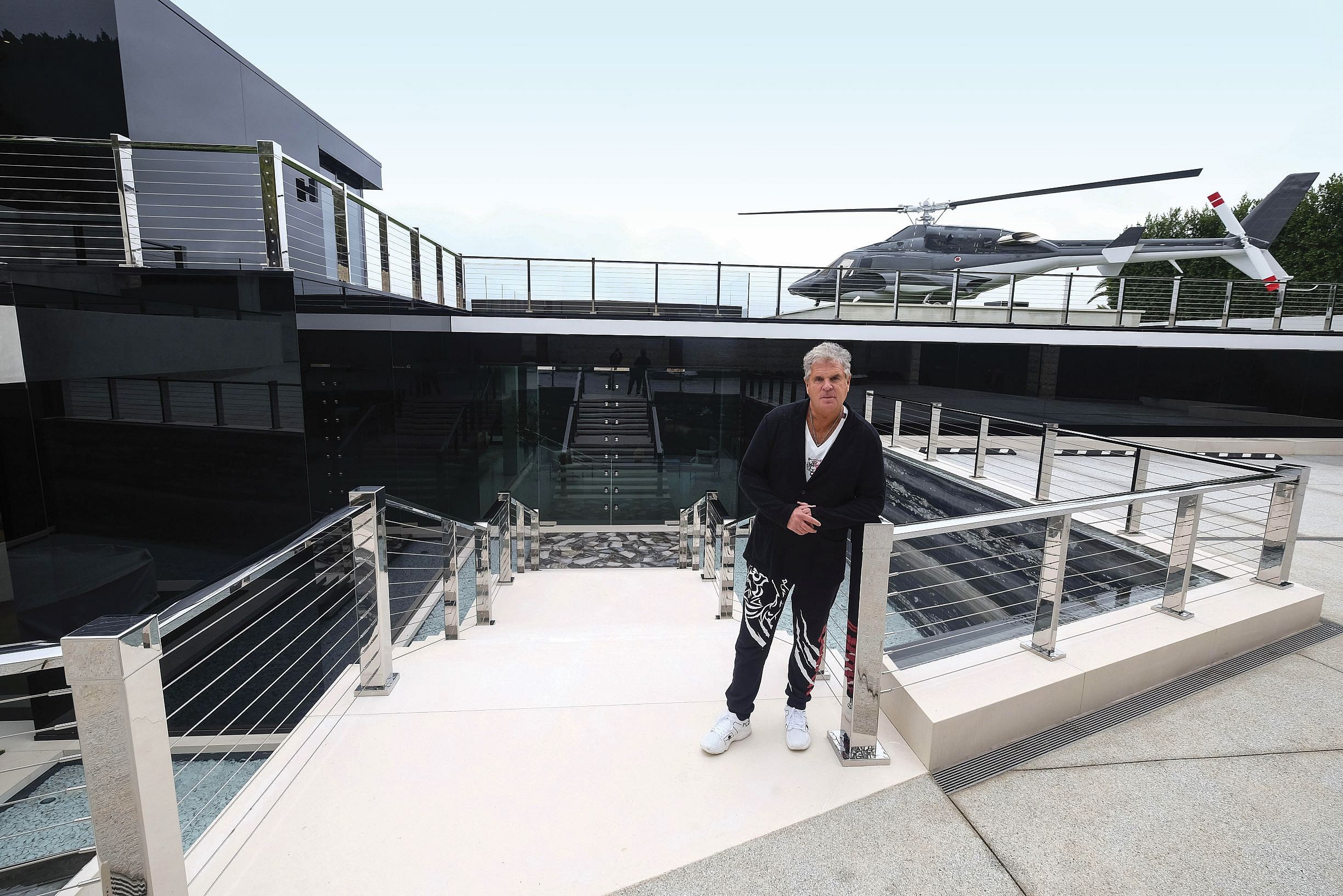 0219-MX_BILLIONAIRE HOUSE.06