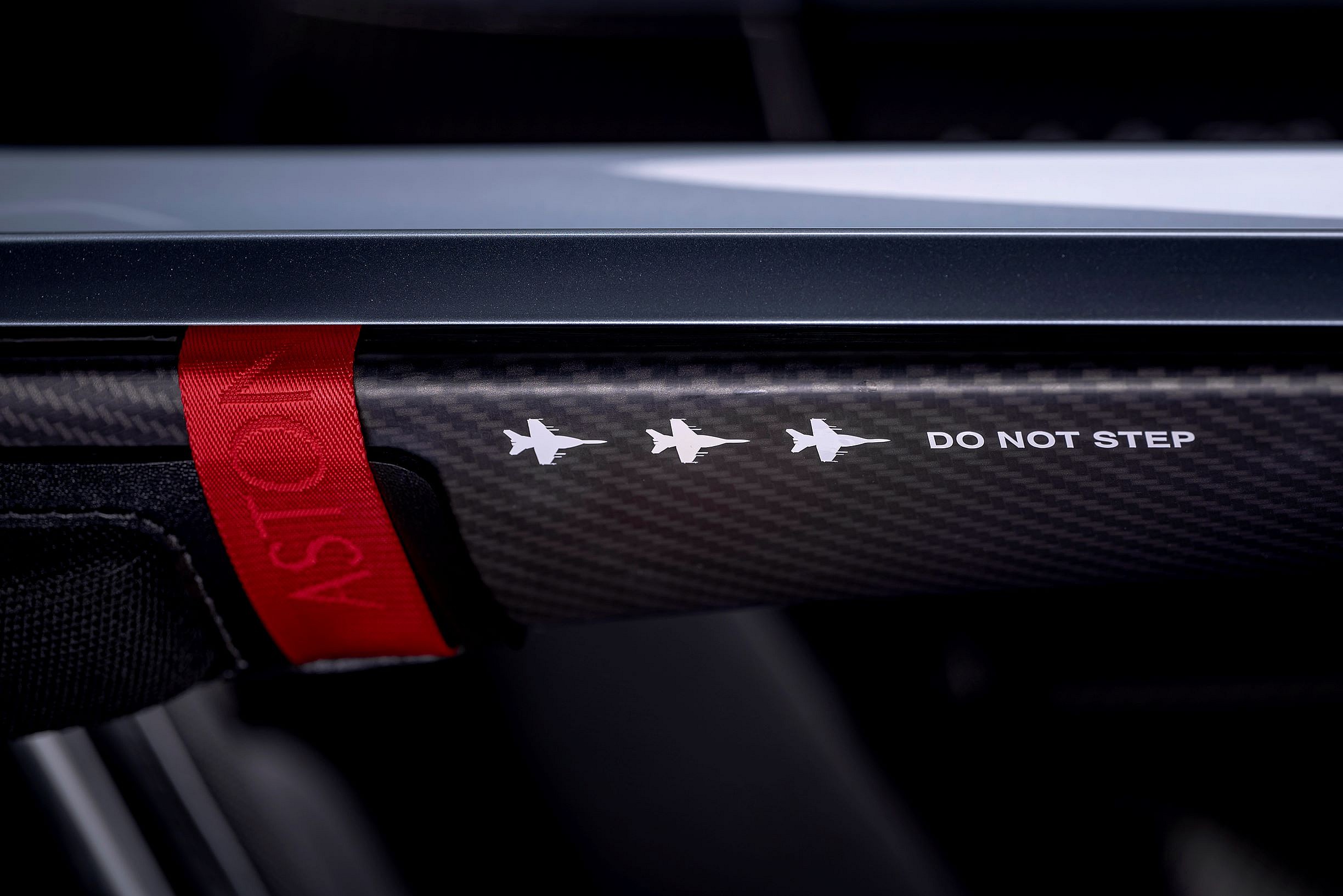 Aston Martin V12 Speedster (10)