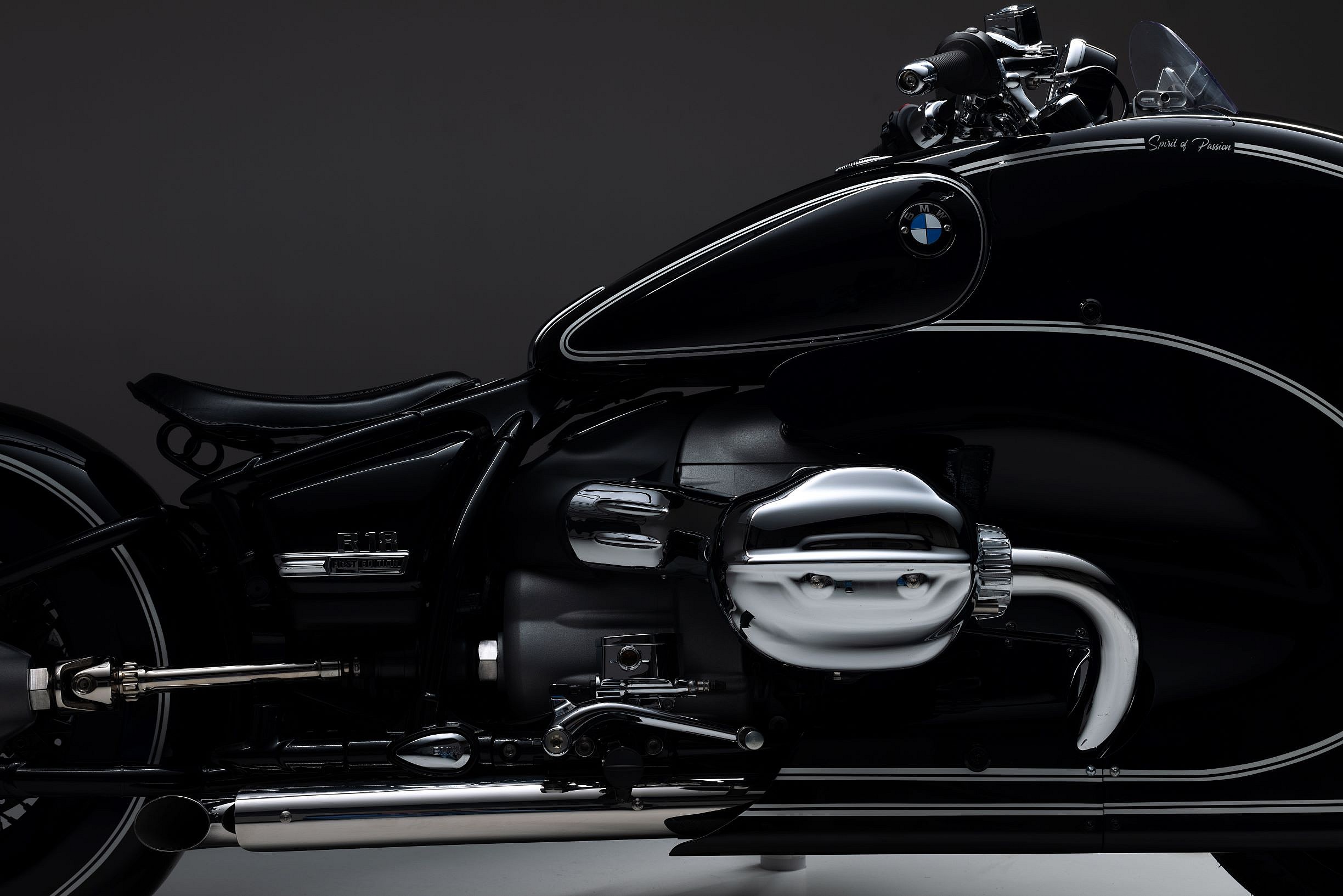 BMW R18 Spirit of Passion (1)