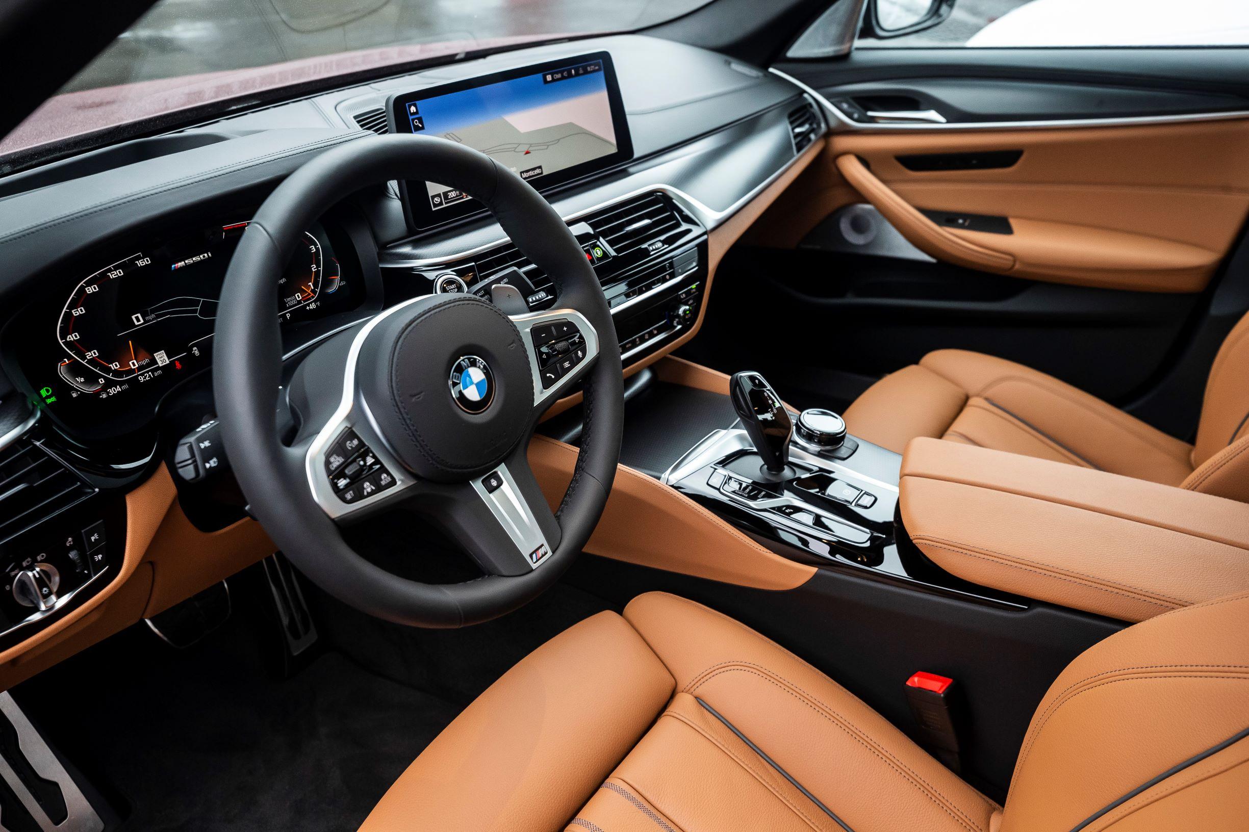 2021 BMW M550i (3)