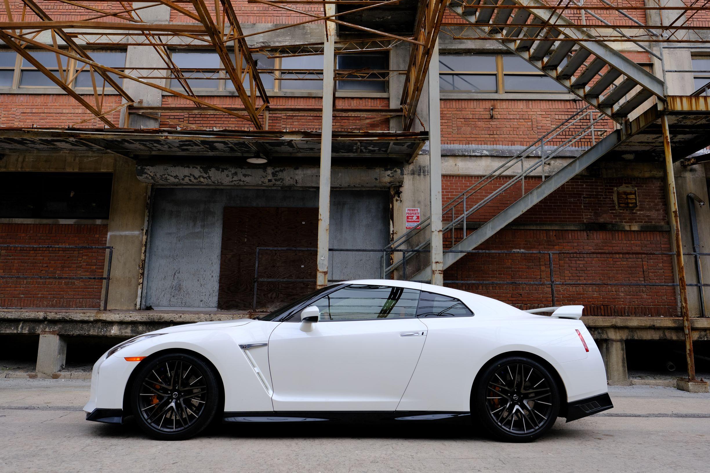 2021 Nissan GT-R (22)