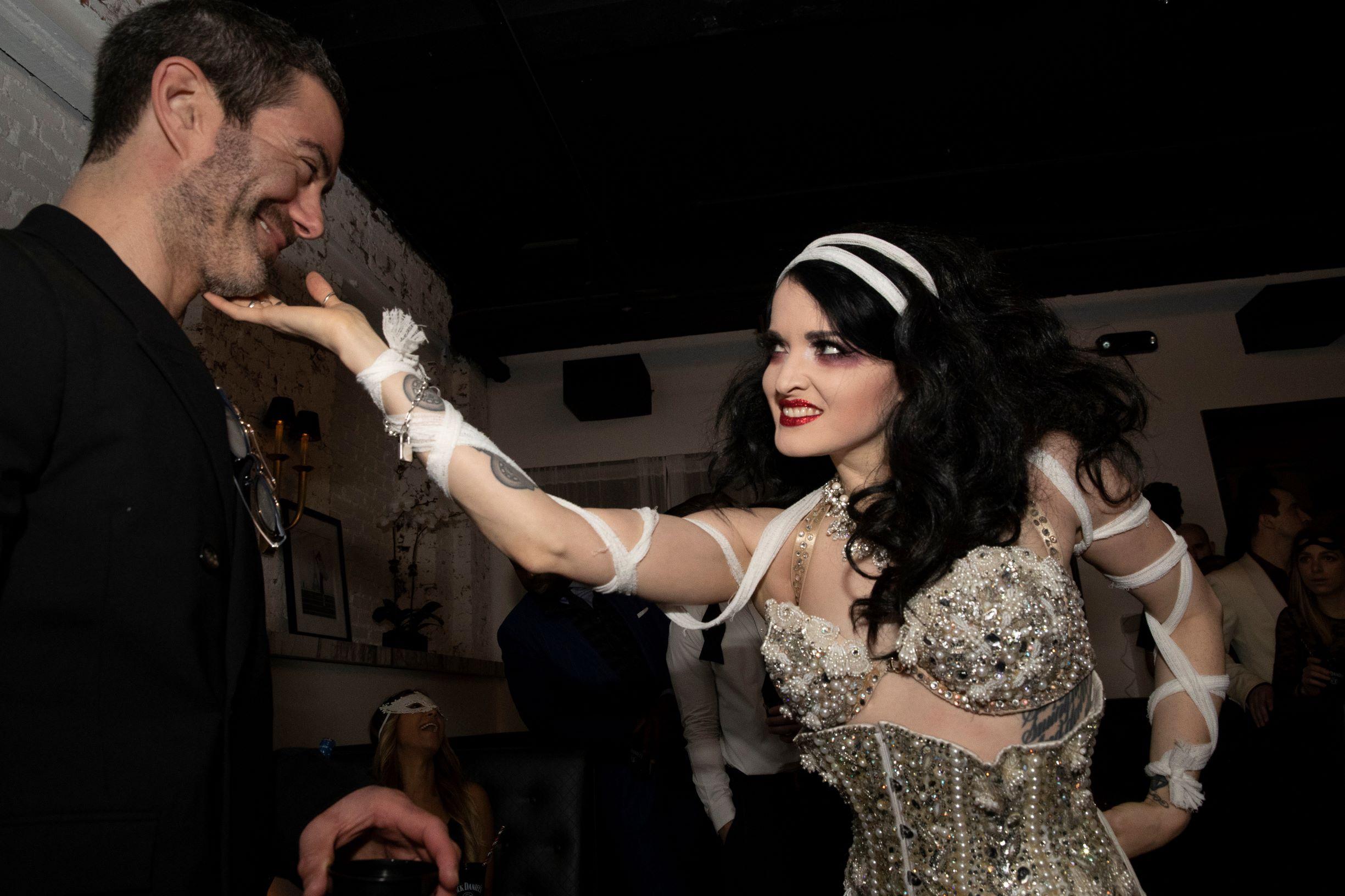 Burlesque performance by Velvetina Taylor