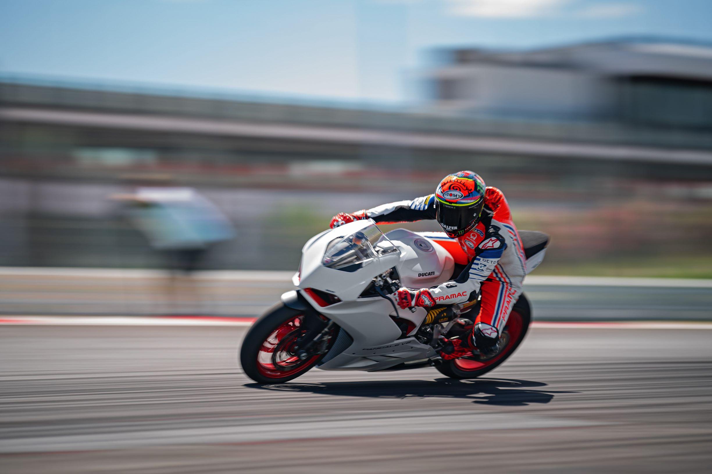 Ducati Panigale V2 Star White Silk (8)
