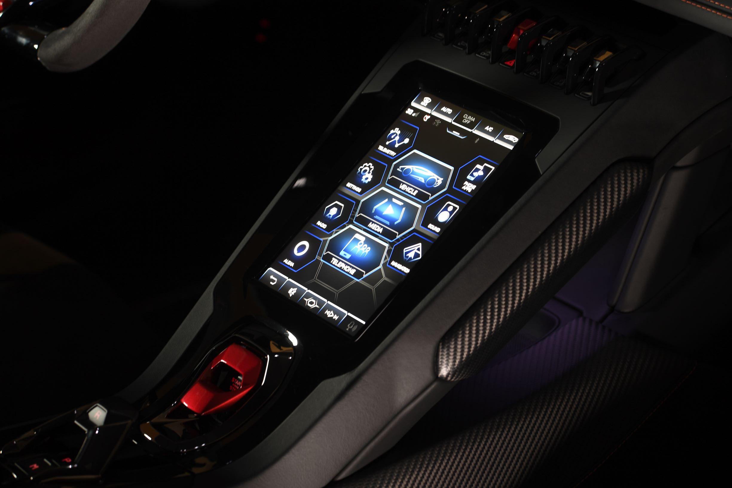 Lamborghini Huracan Evo Amazon Alexa (1)