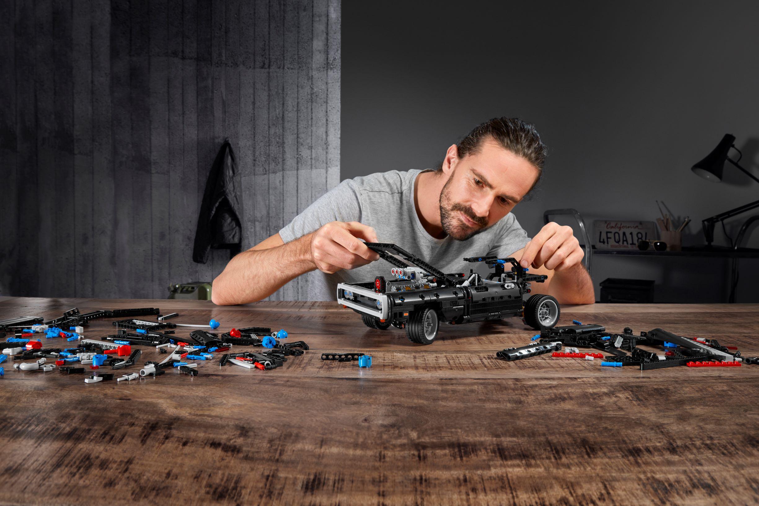 Lego Technic Dom's Dodge Charger (3)