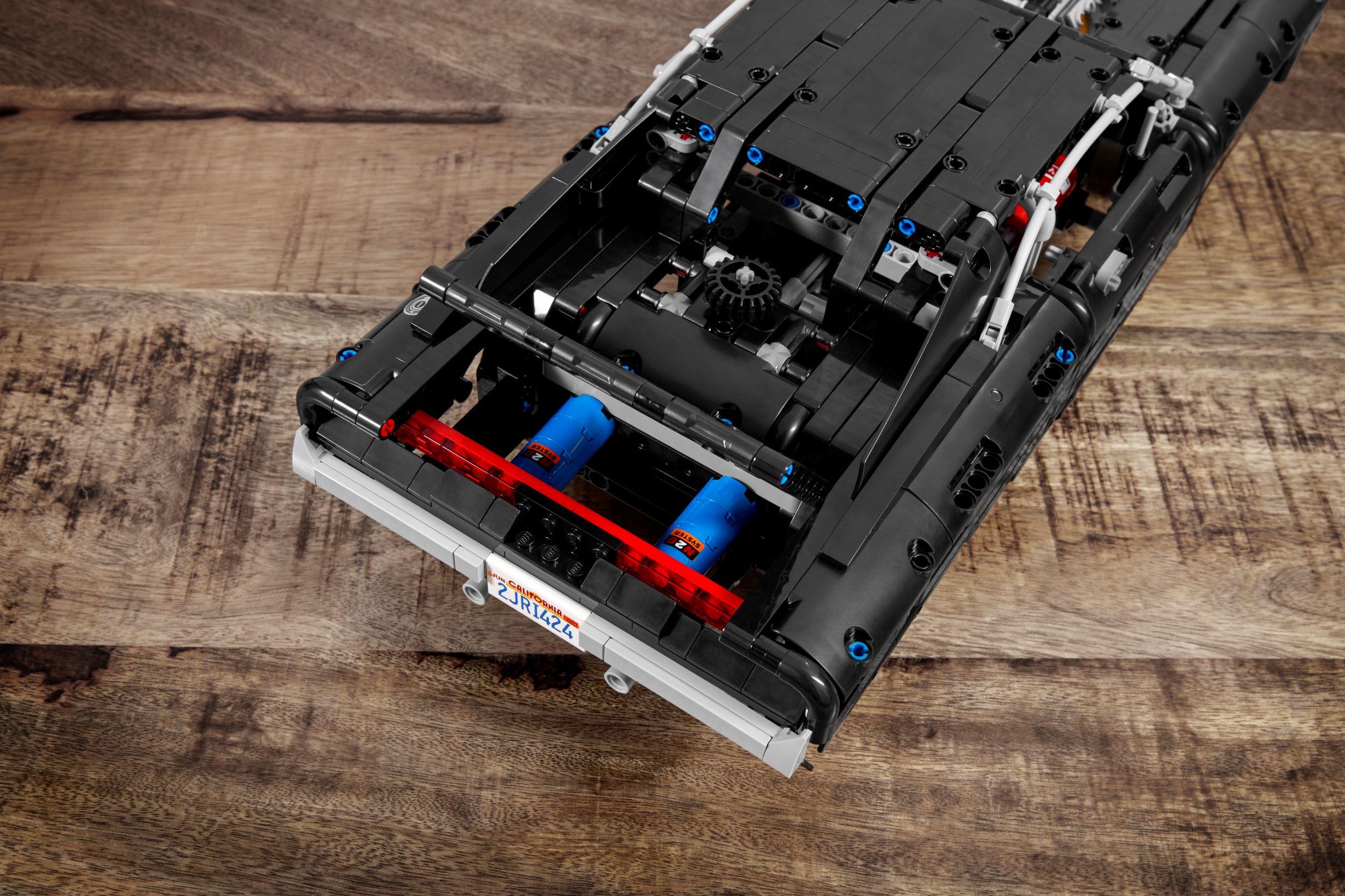 Lego Technic Dom's Dodge Charger (7)