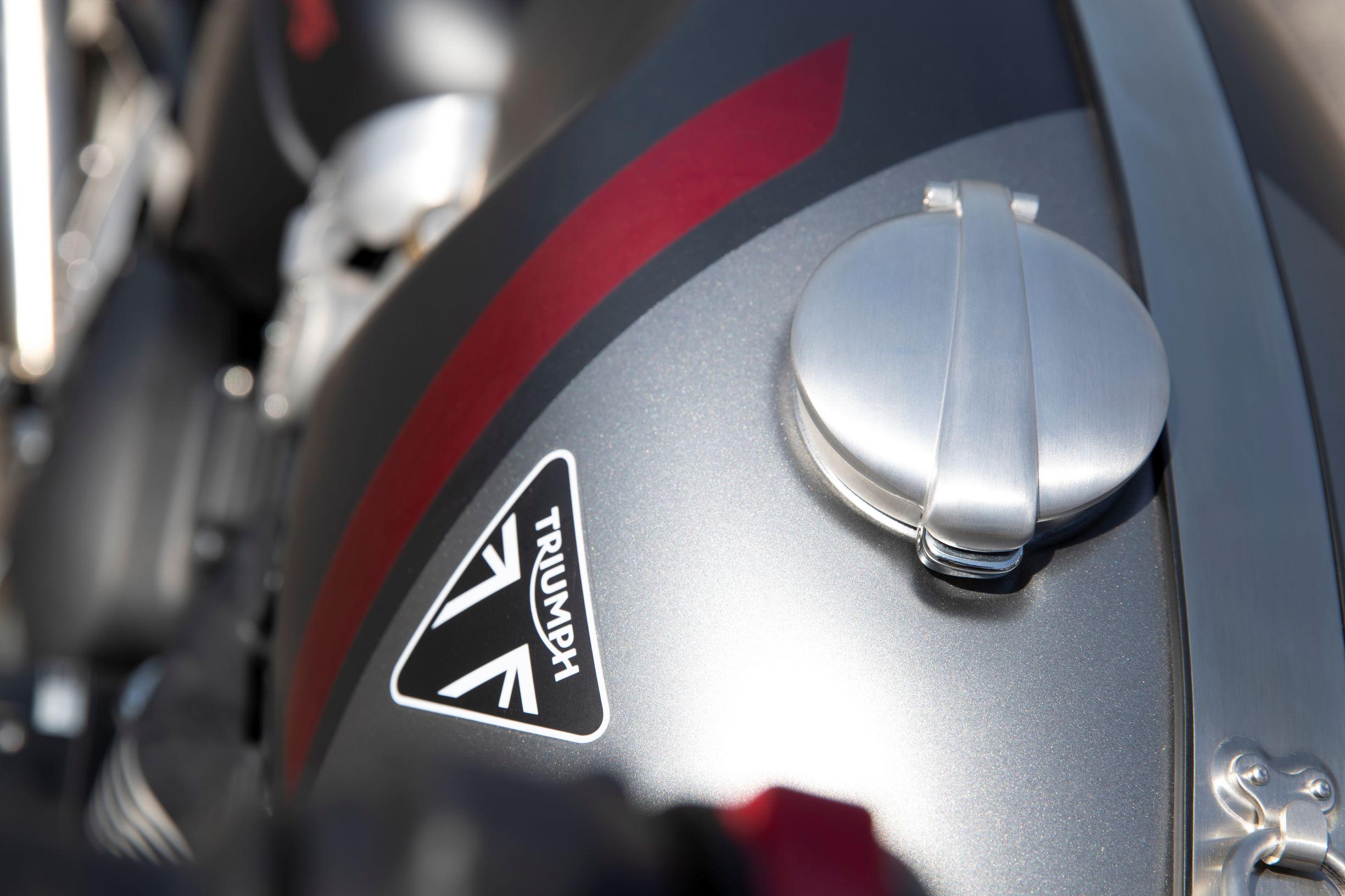 Triumph Thruxton RS (1)